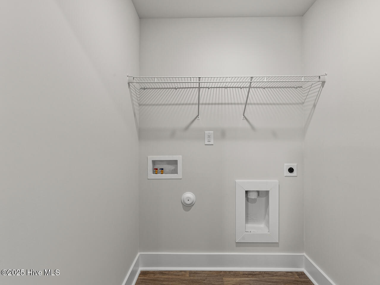 100530174 | Photo 10