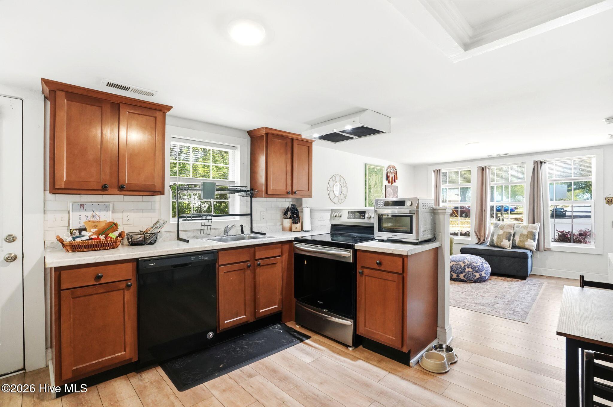 100564510 | Photo 16