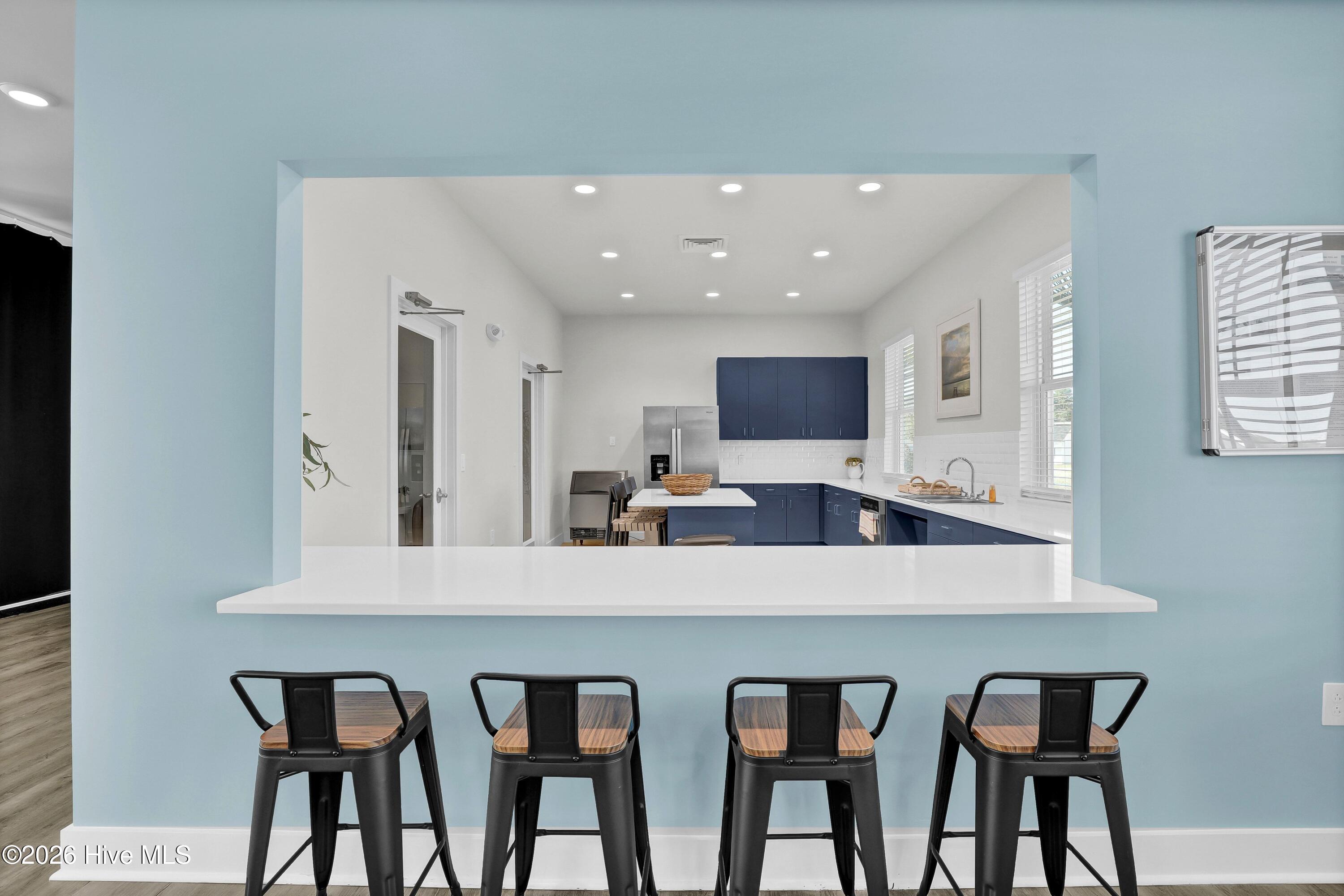 100558236 | Photo 52