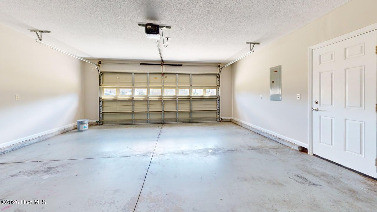 100564739 | Photo 36