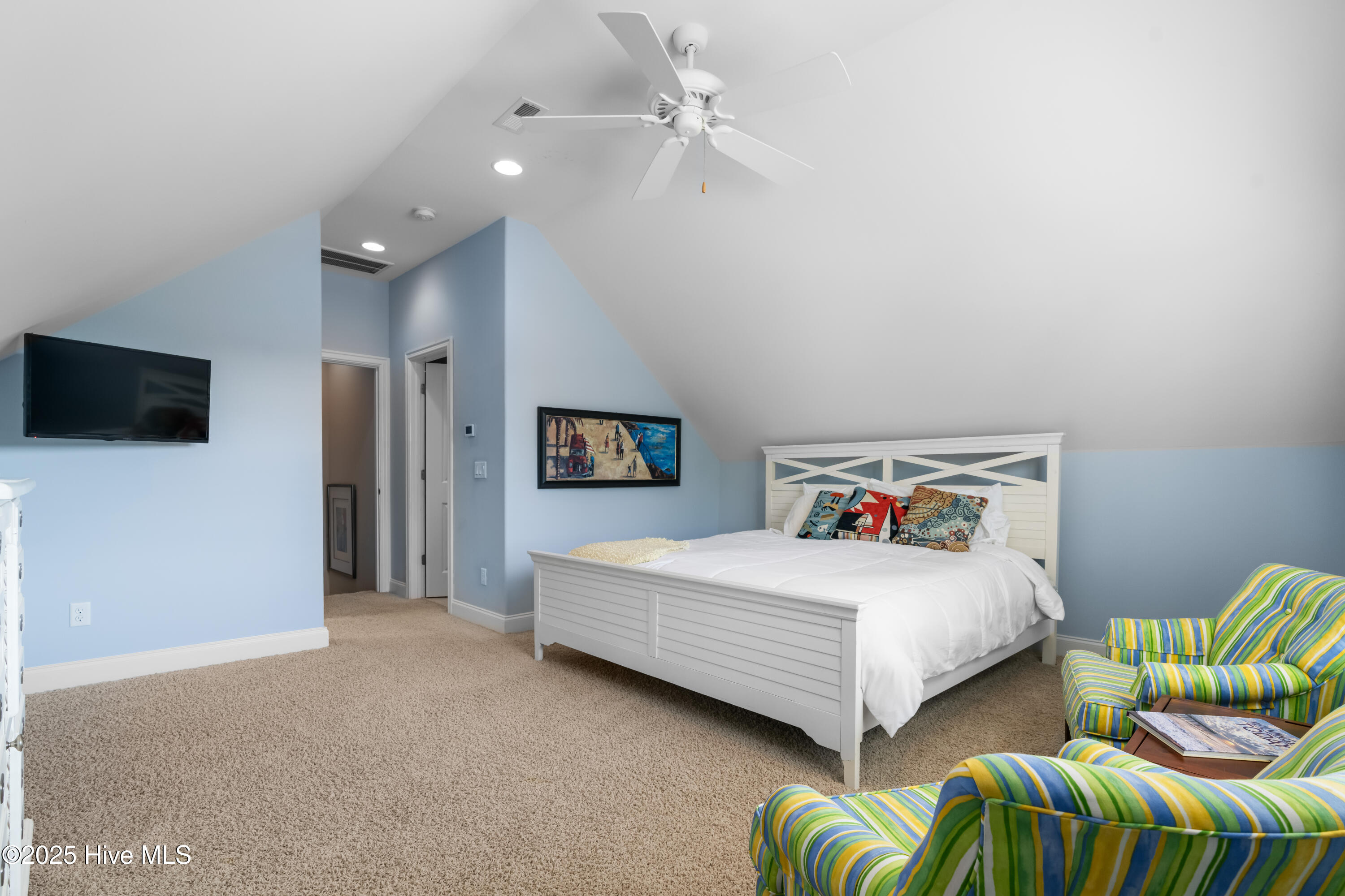 100510416 | Photo 28