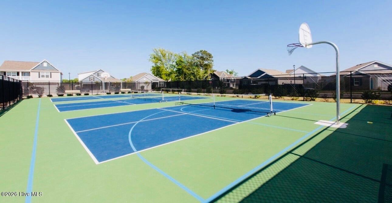 100569698 | Photo 33