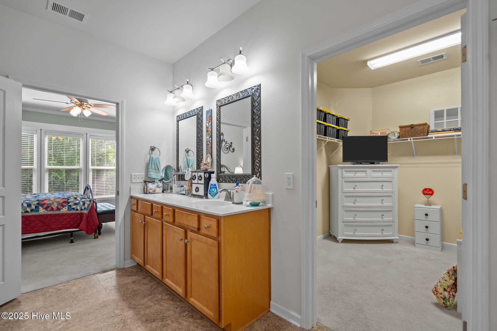 100515173 | Photo 30