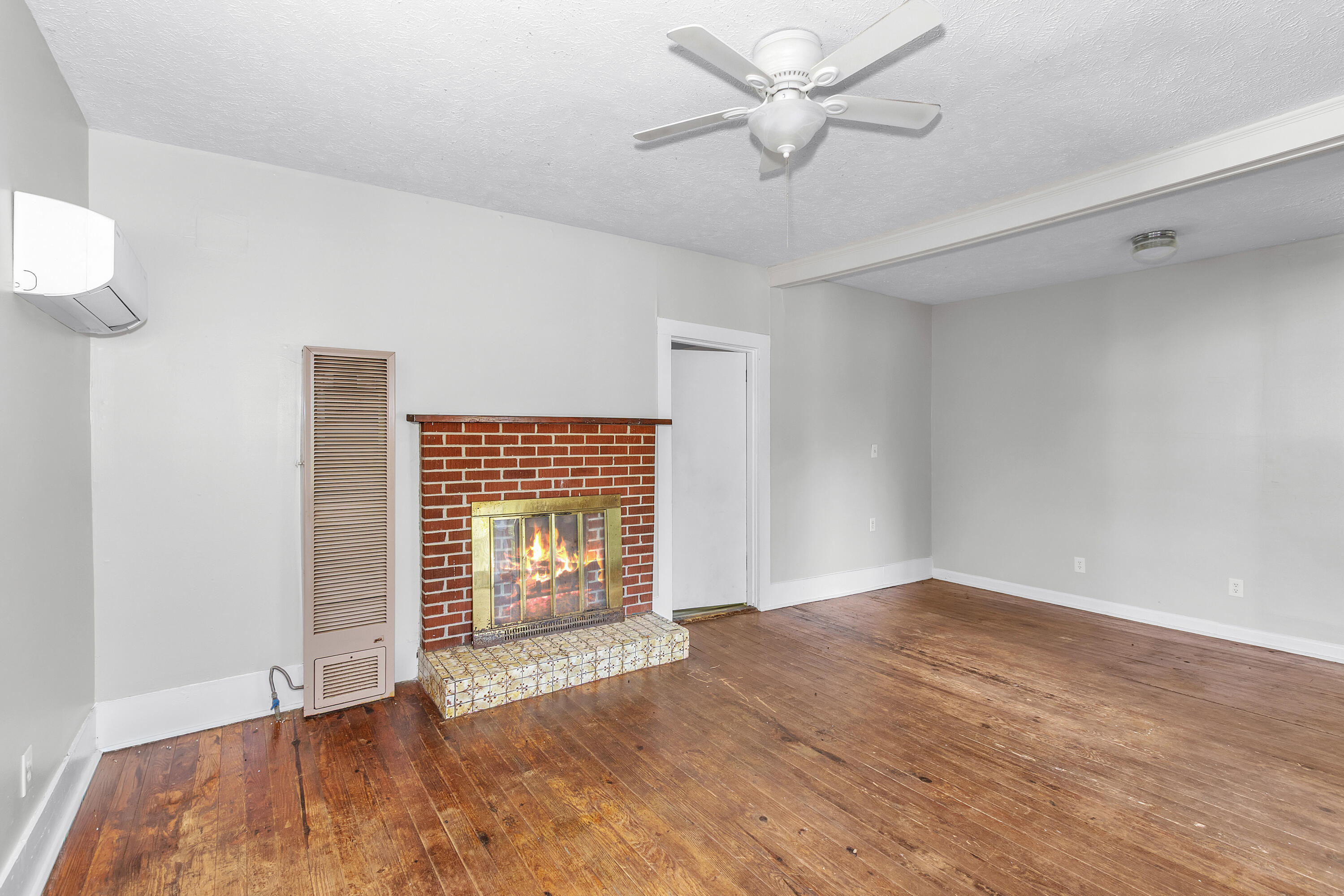 308 Belvedere Clearwater Rd, A, Interior