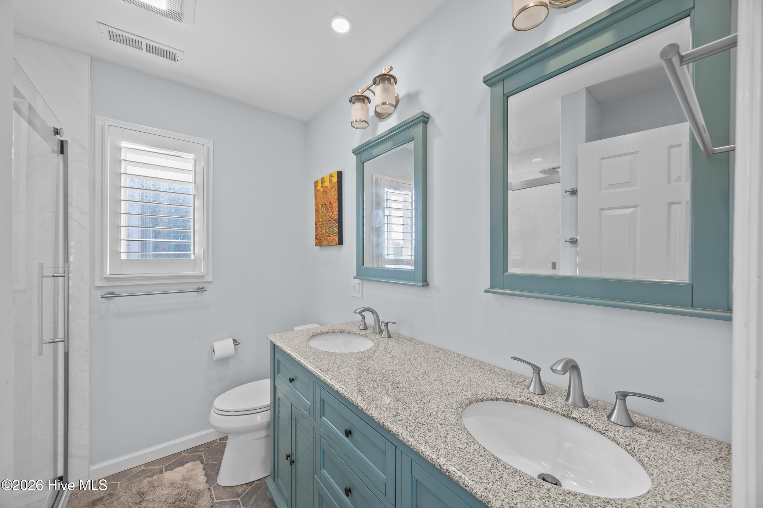 100564811 | Photo 42