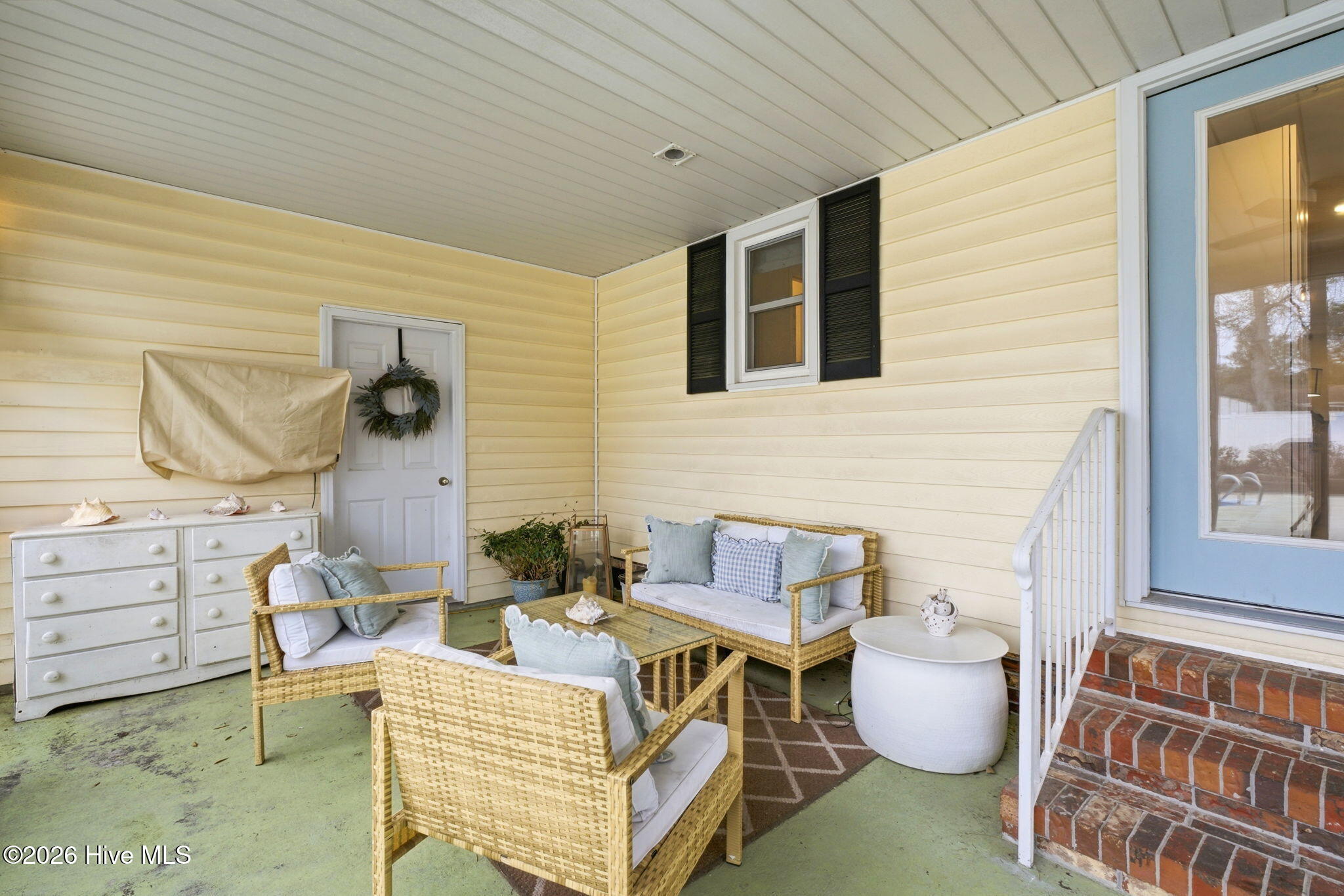 100557062 | Photo 33