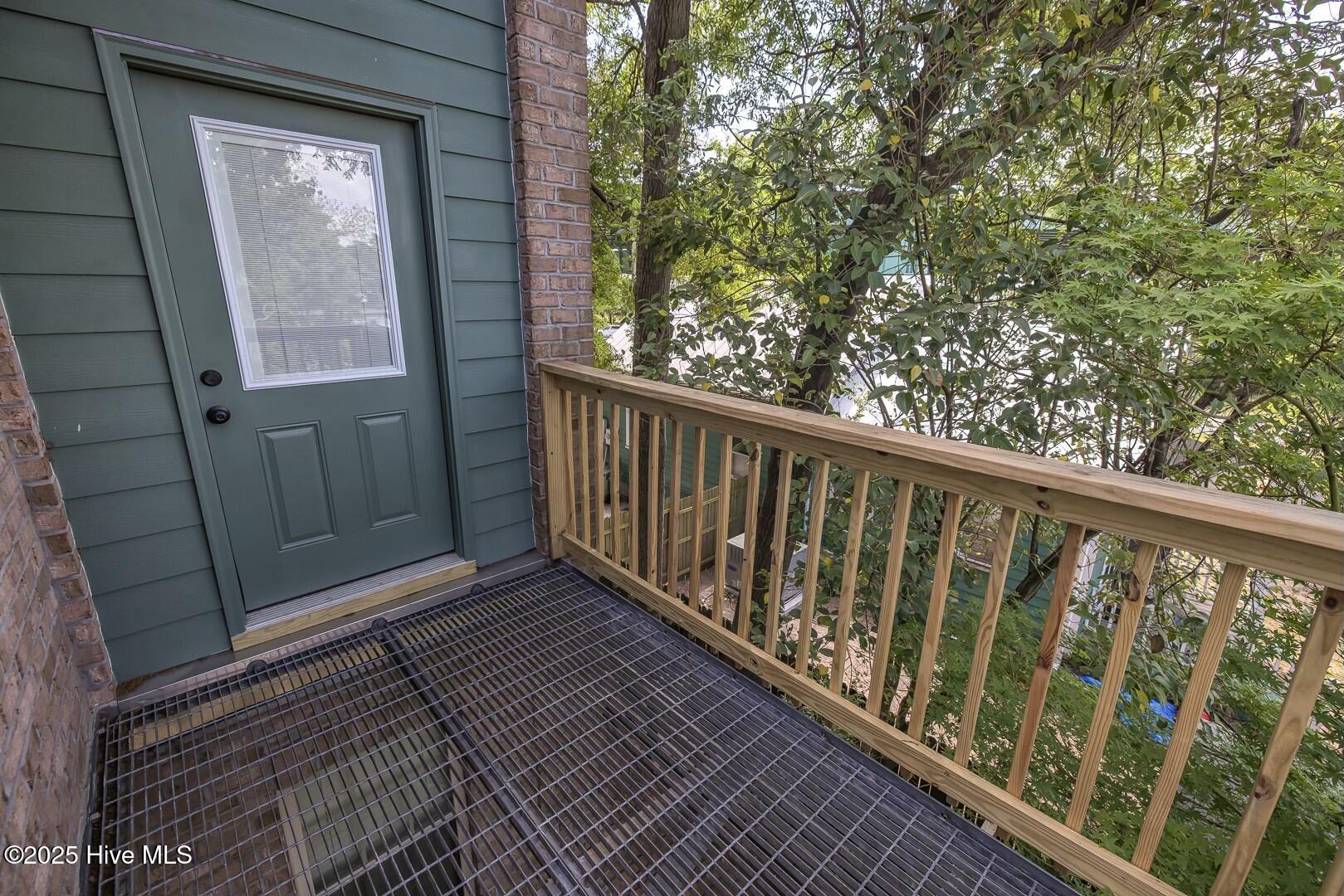 100548209 | Photo 22