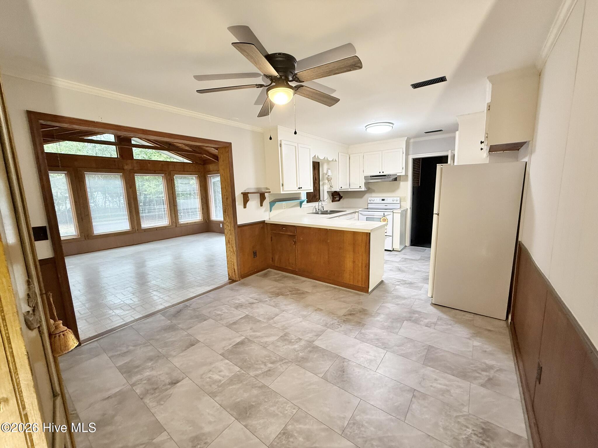 100548641 | Photo 12