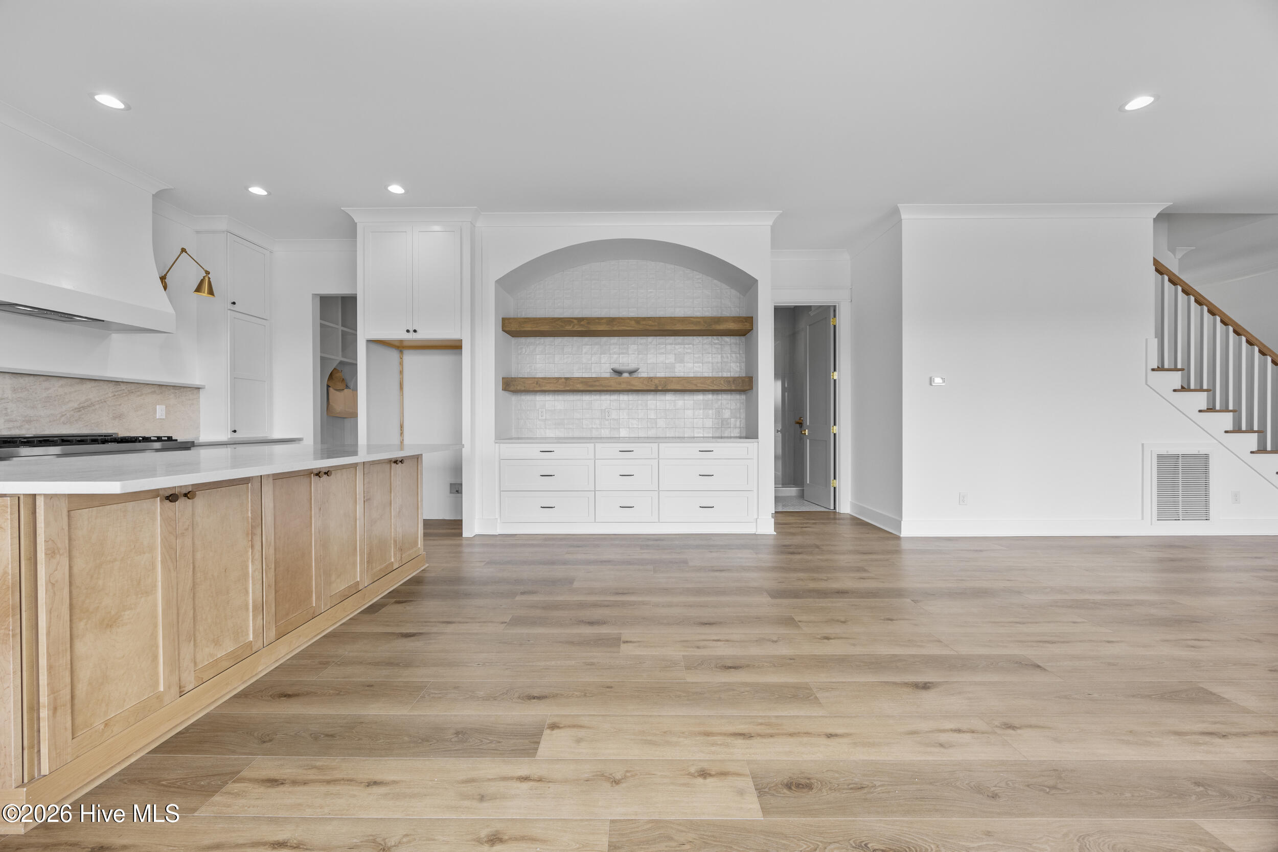 100570401 | Photo 22