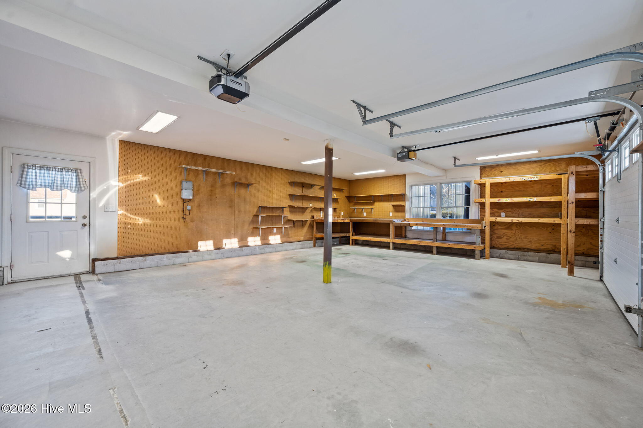 100542324 | Photo 64