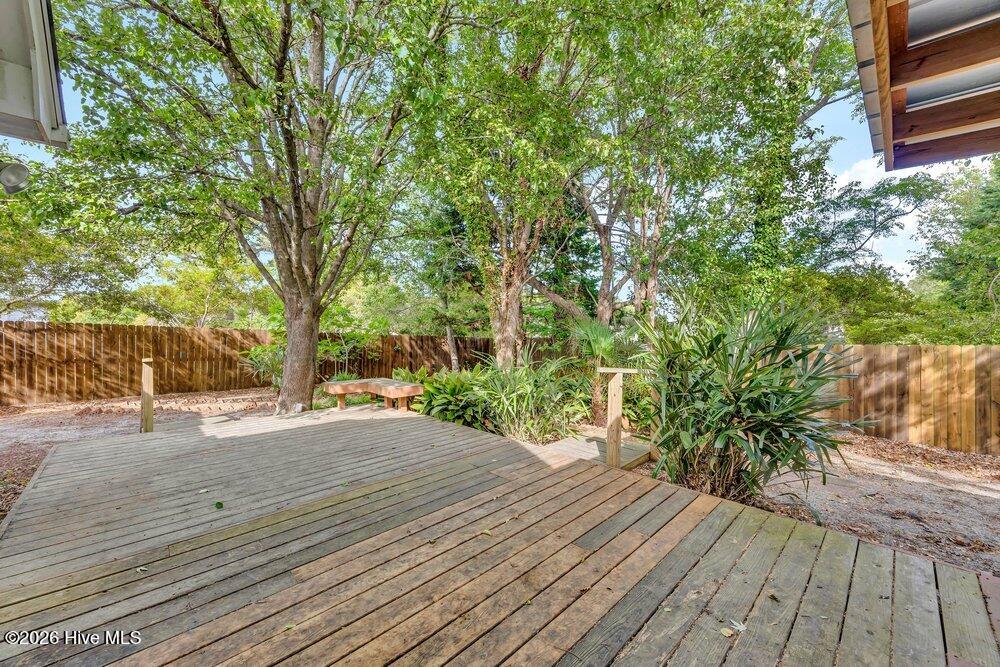 100570351 | Photo 26