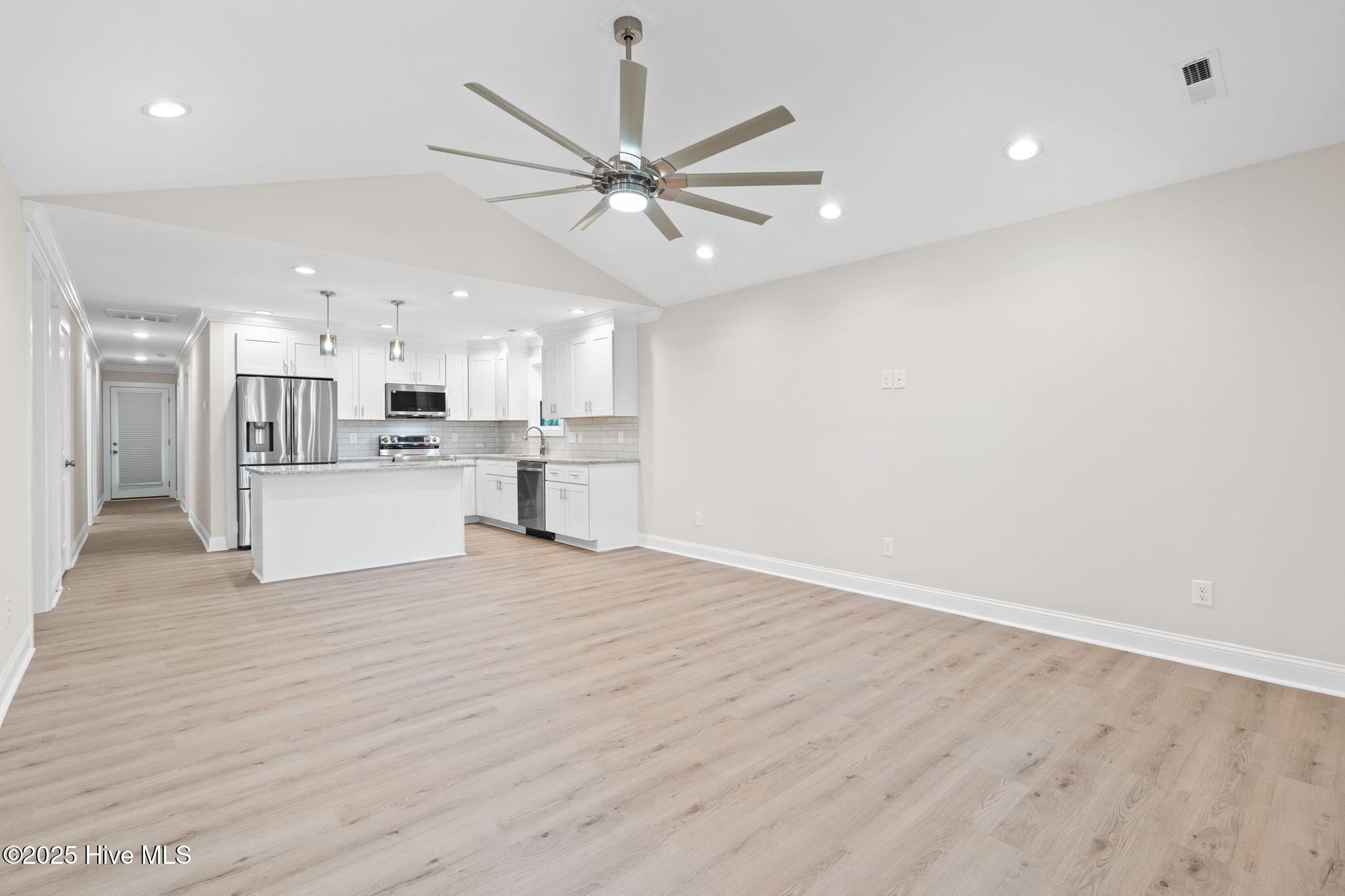 100540821 | Photo 13