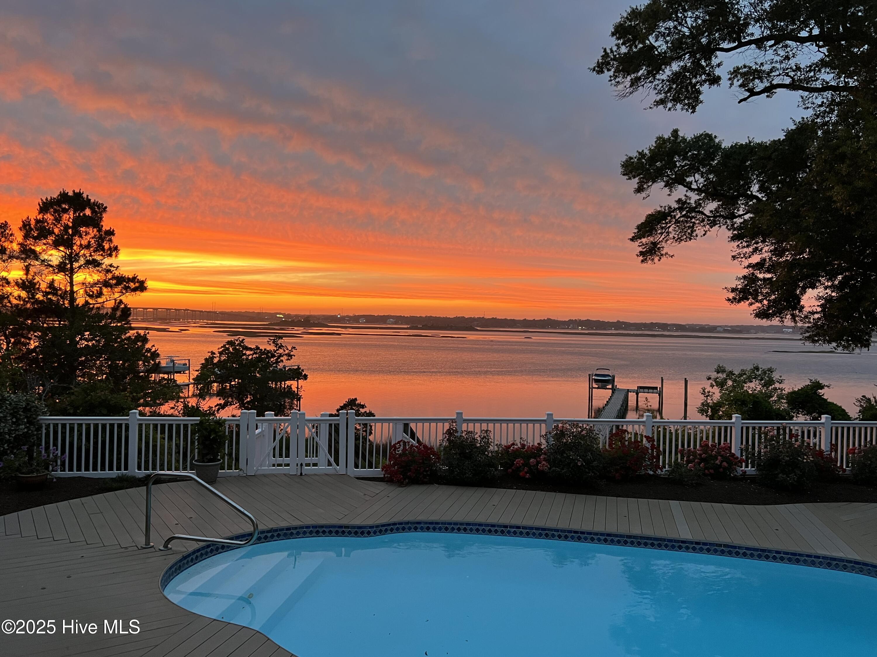 100567588 | Photo 48