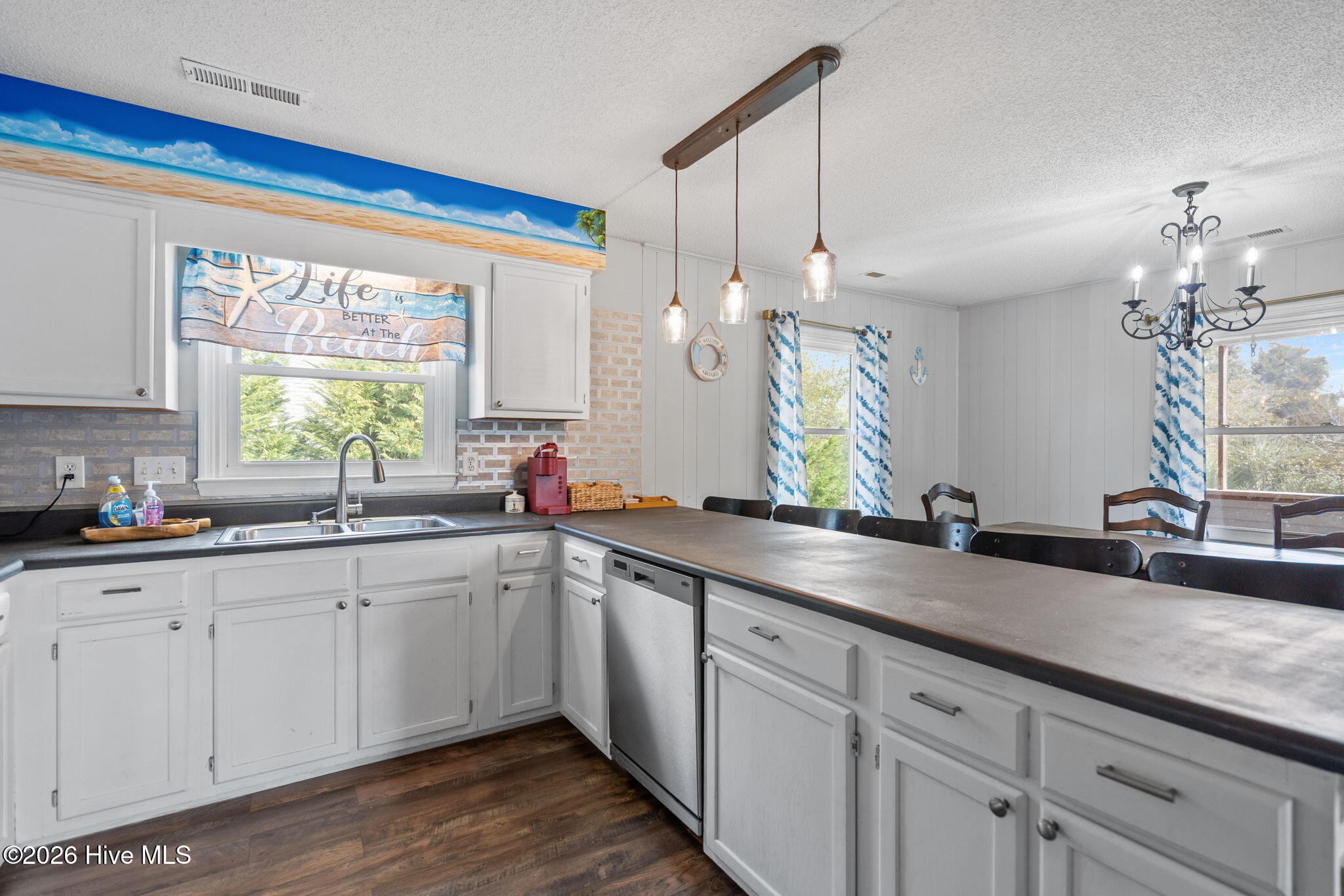 100558110 | Photo 22