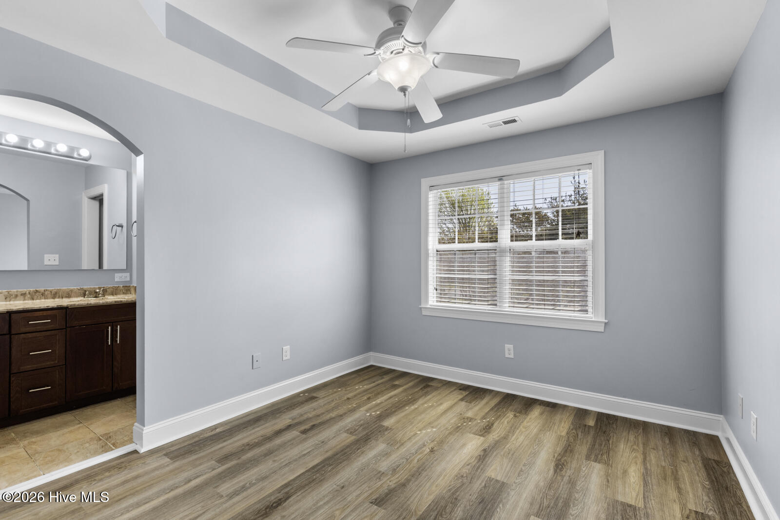 100568265 | Photo 11