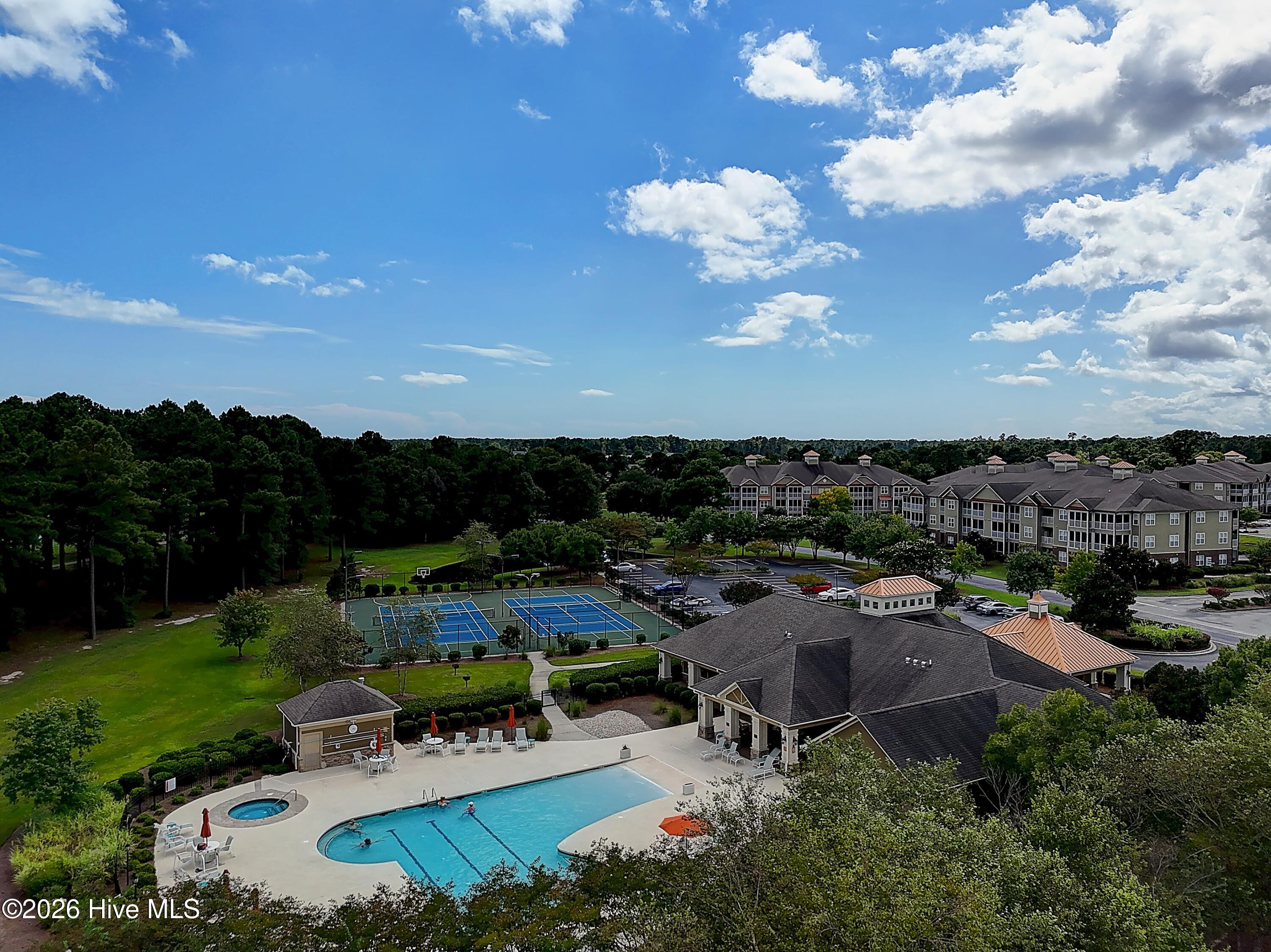 100569684 | Photo 47