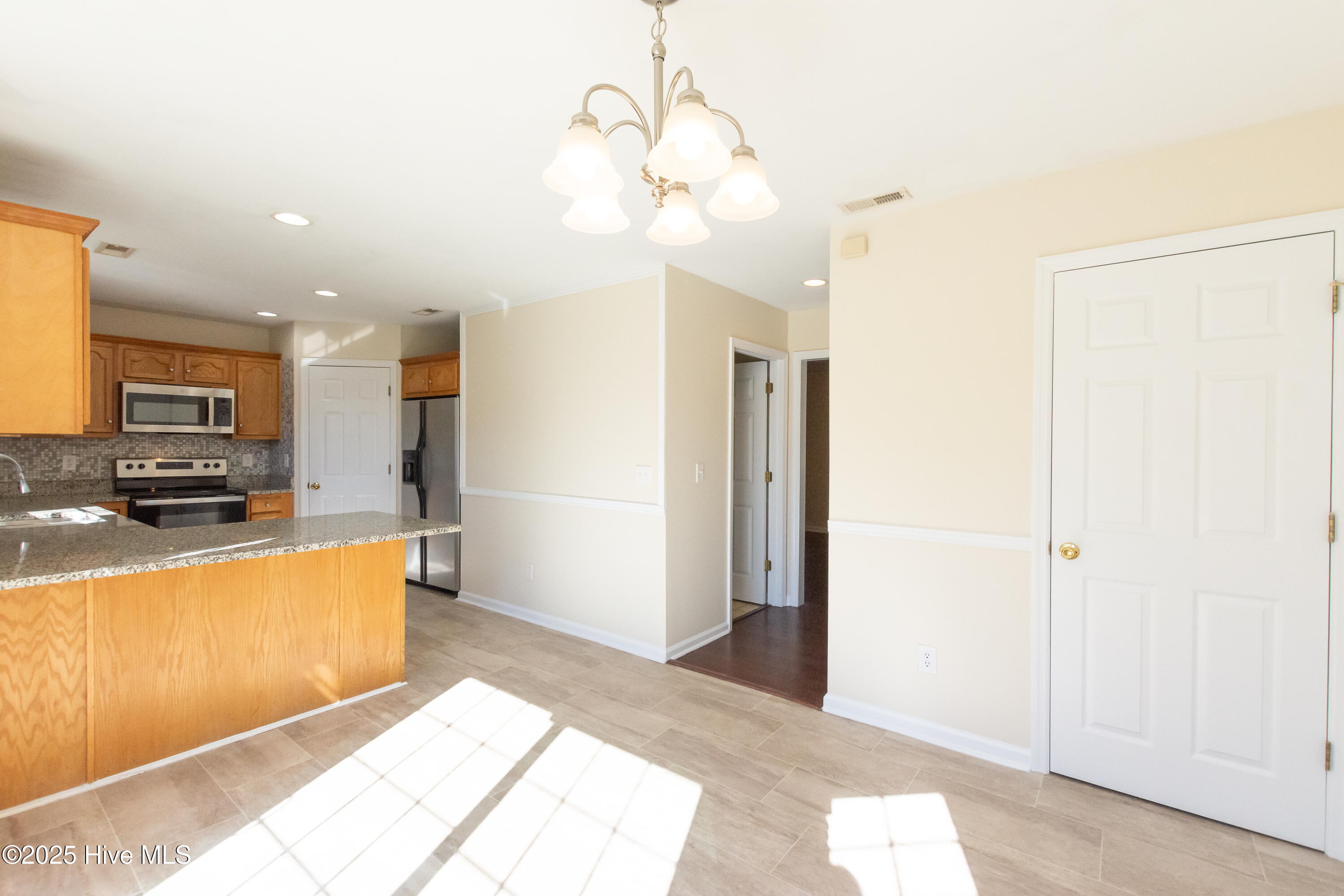 100541193 | Photo 12