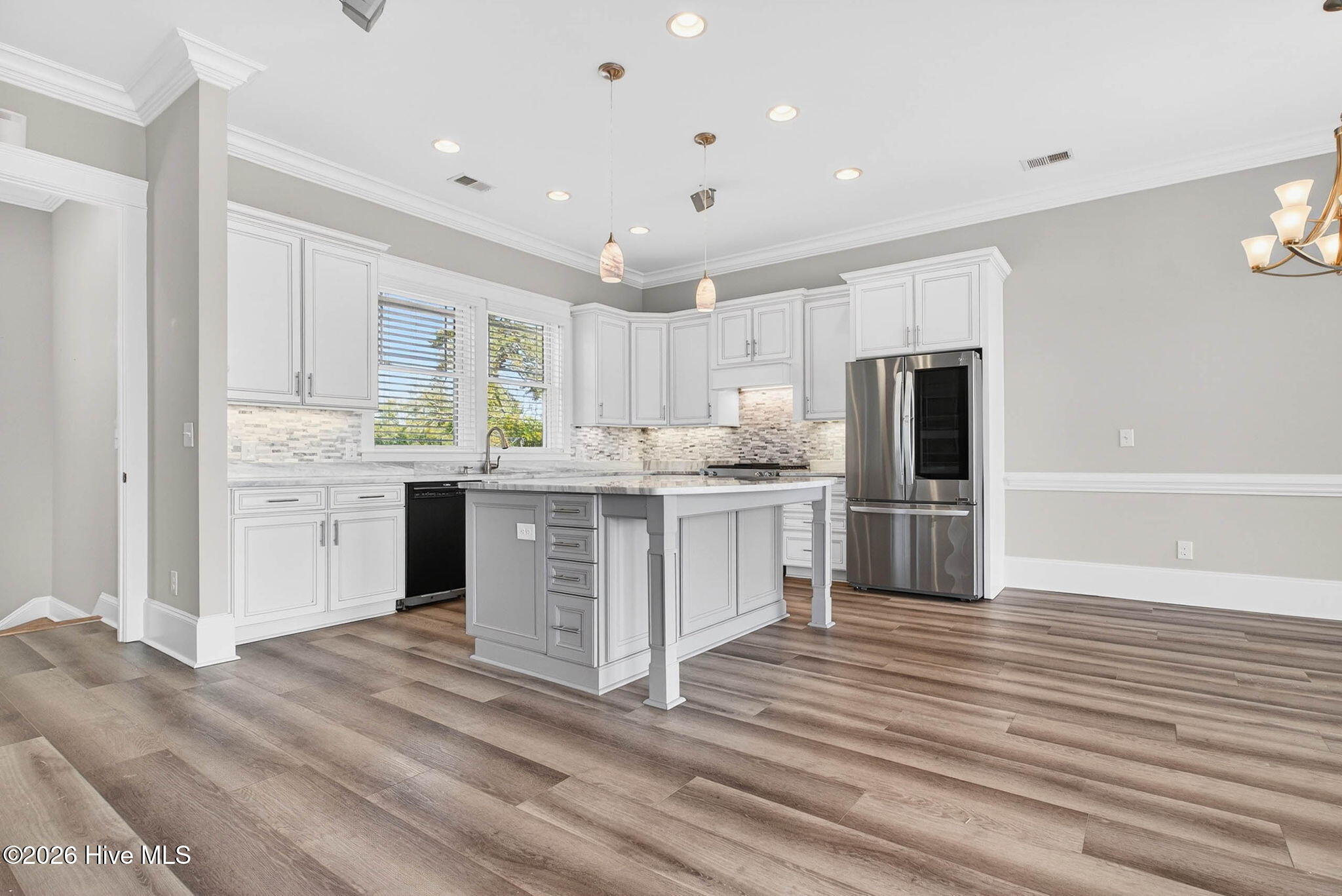 100563982 | Photo 13