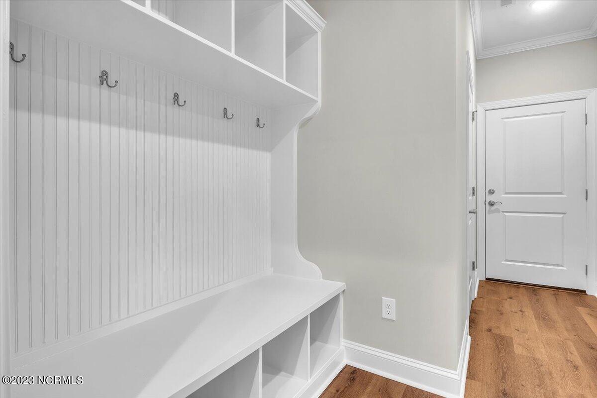 100524155 | Photo 92