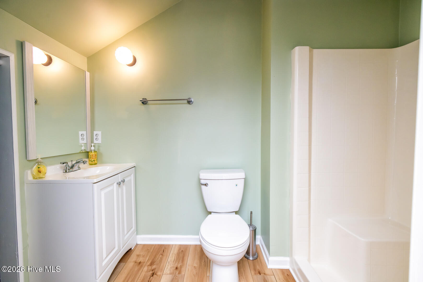 100587565 | Photo 26