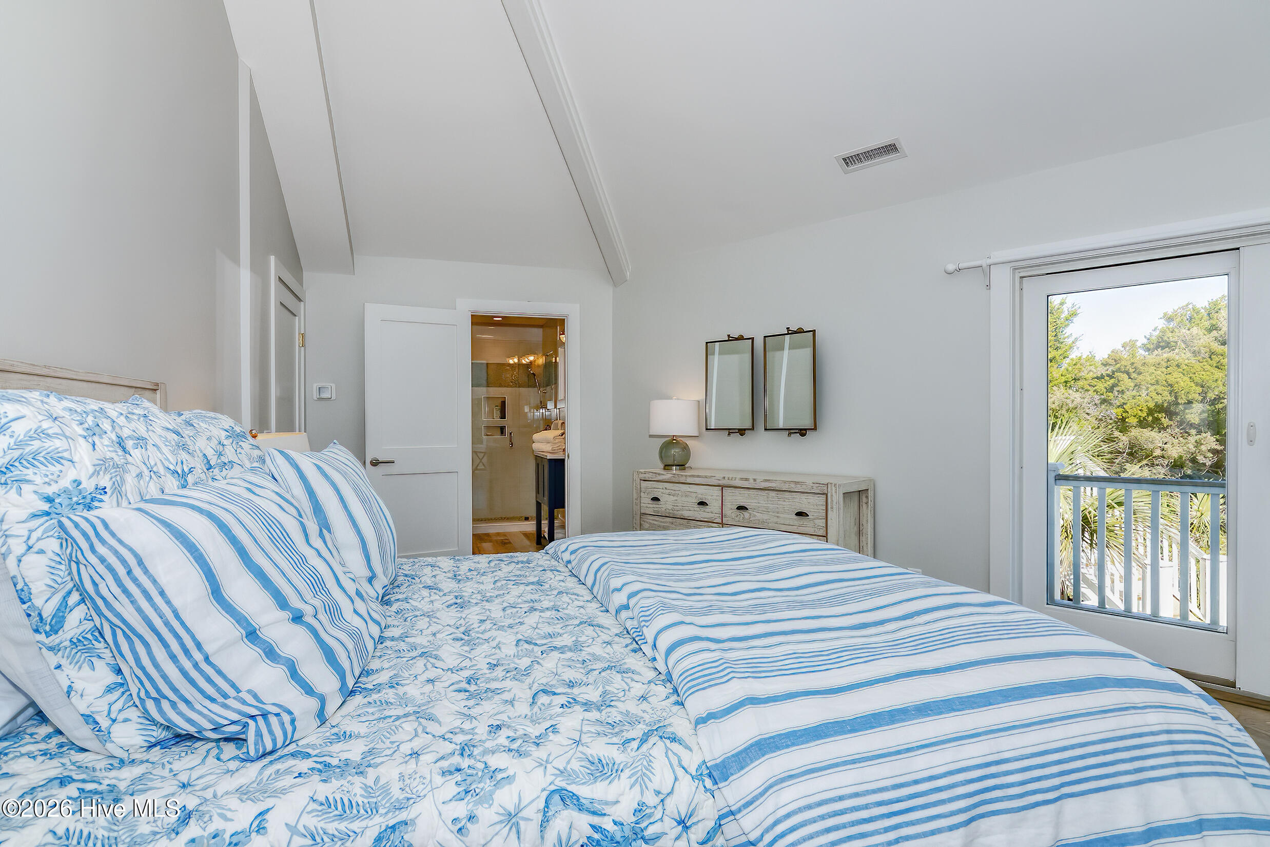 100560271 | Photo 50