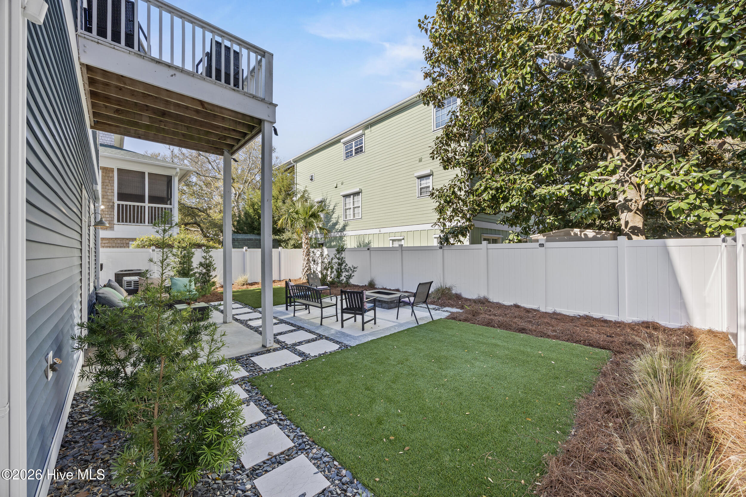 100562655 | Photo 12