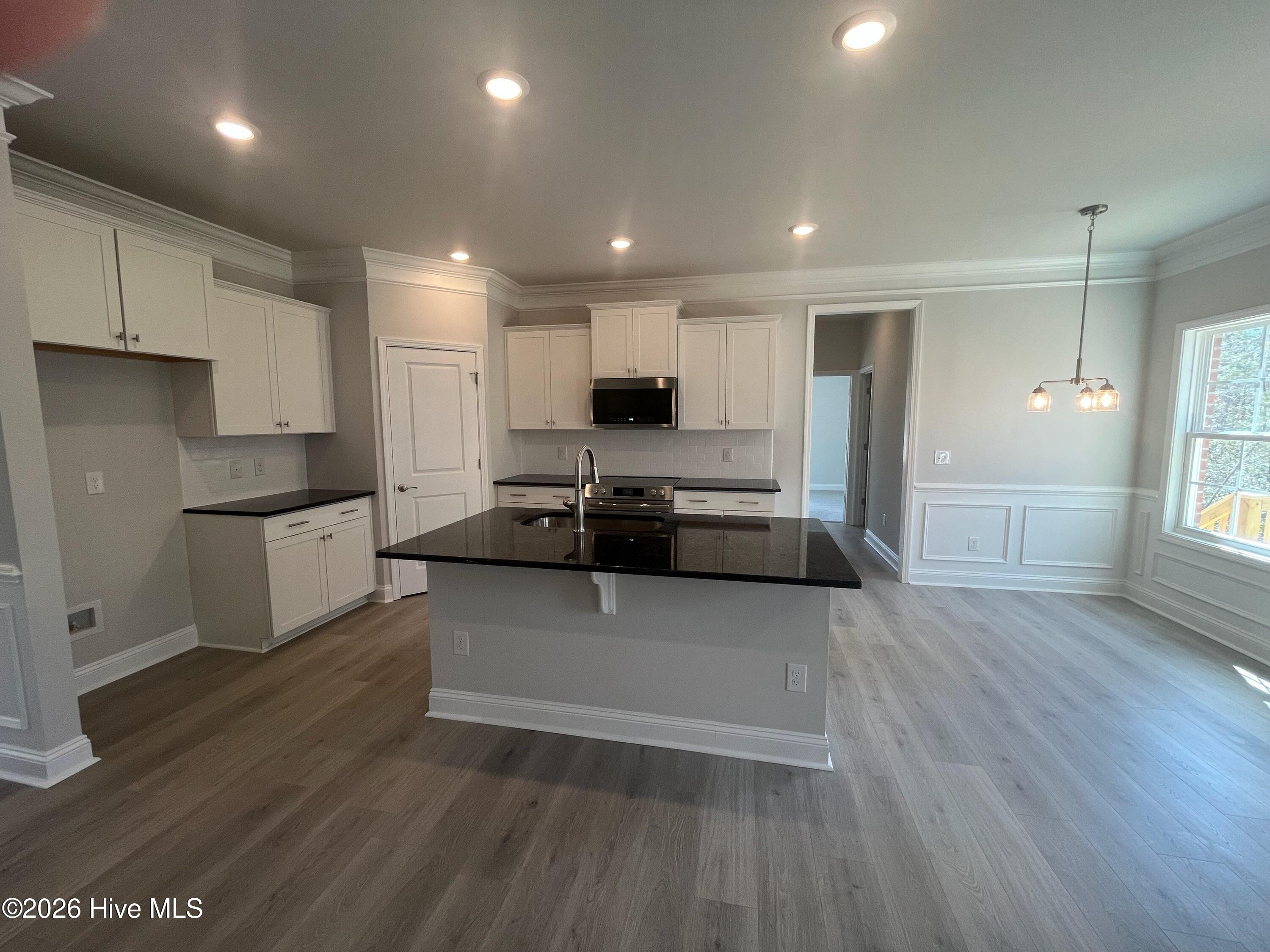 100558864 | Photo 12