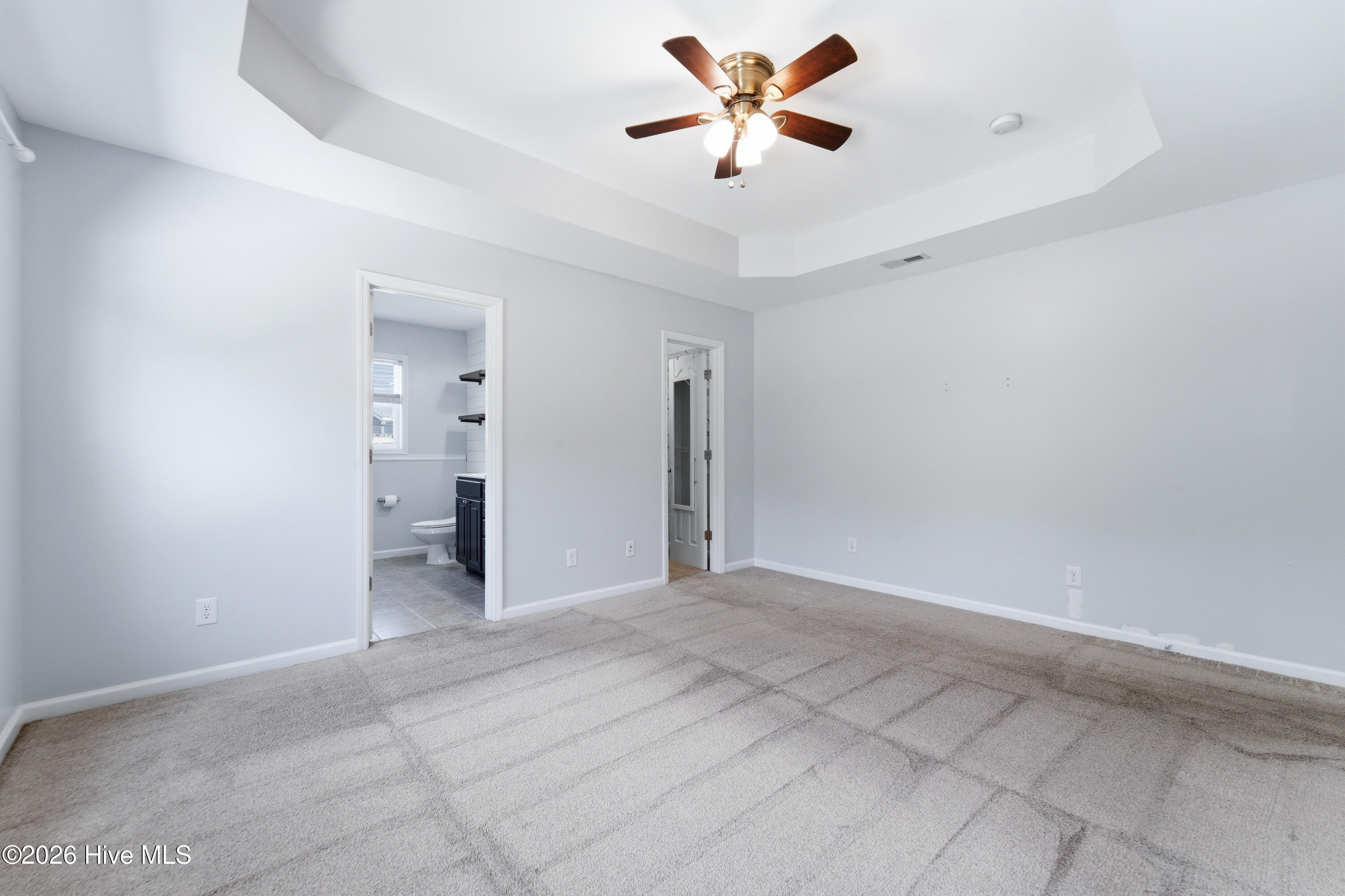 100568170 | Photo 28