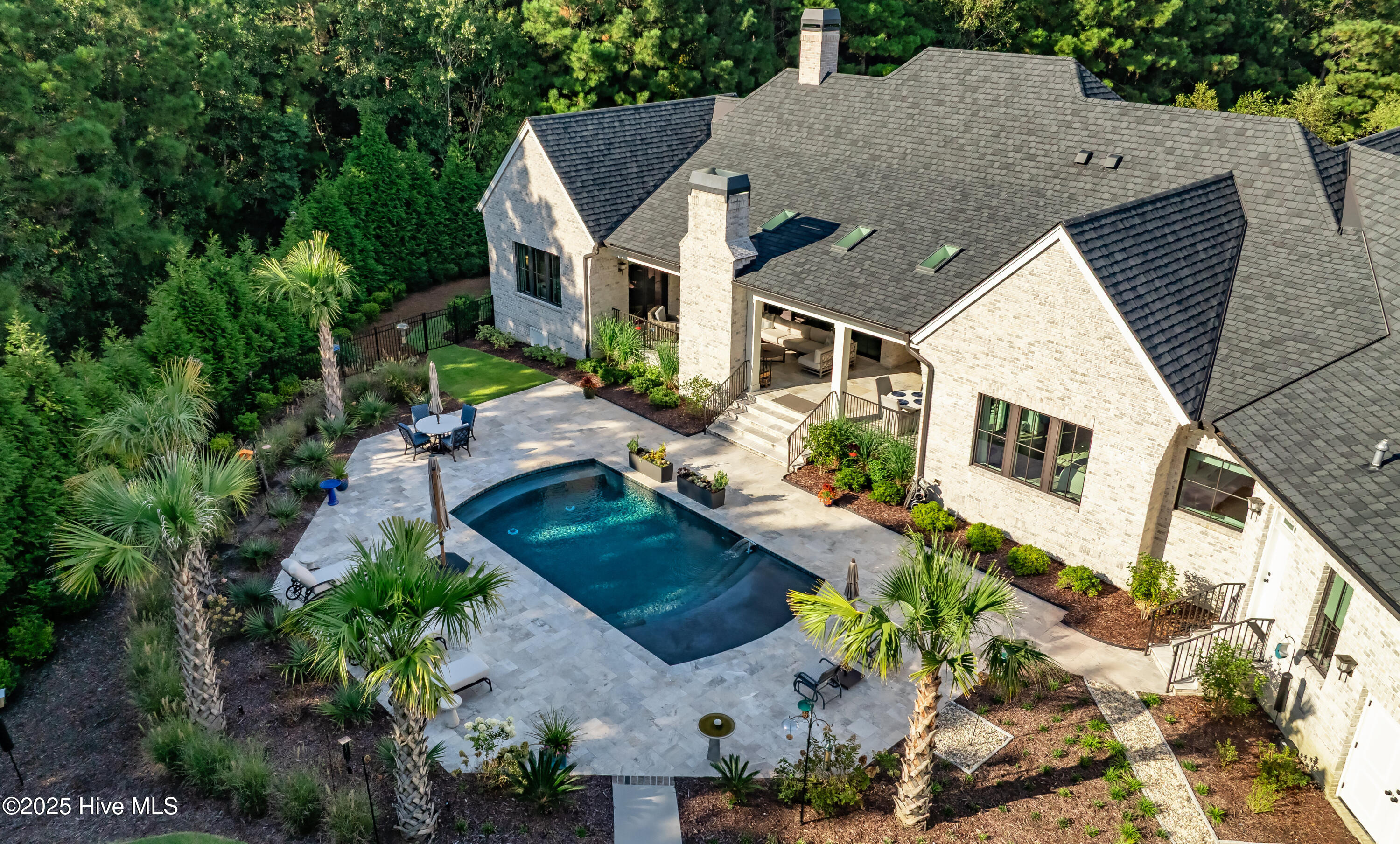 100532496 | Photo 84