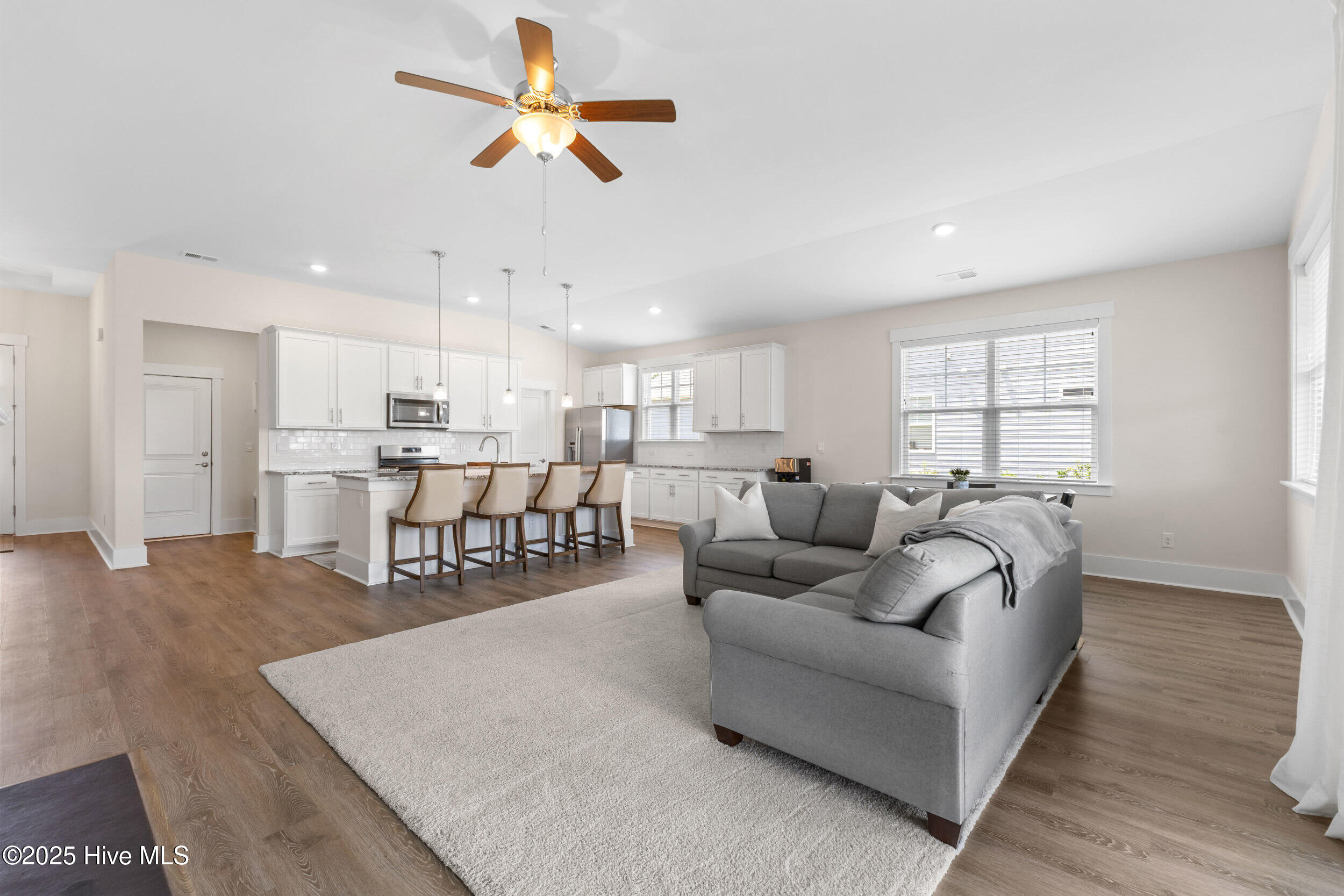 100518034 | Photo 27