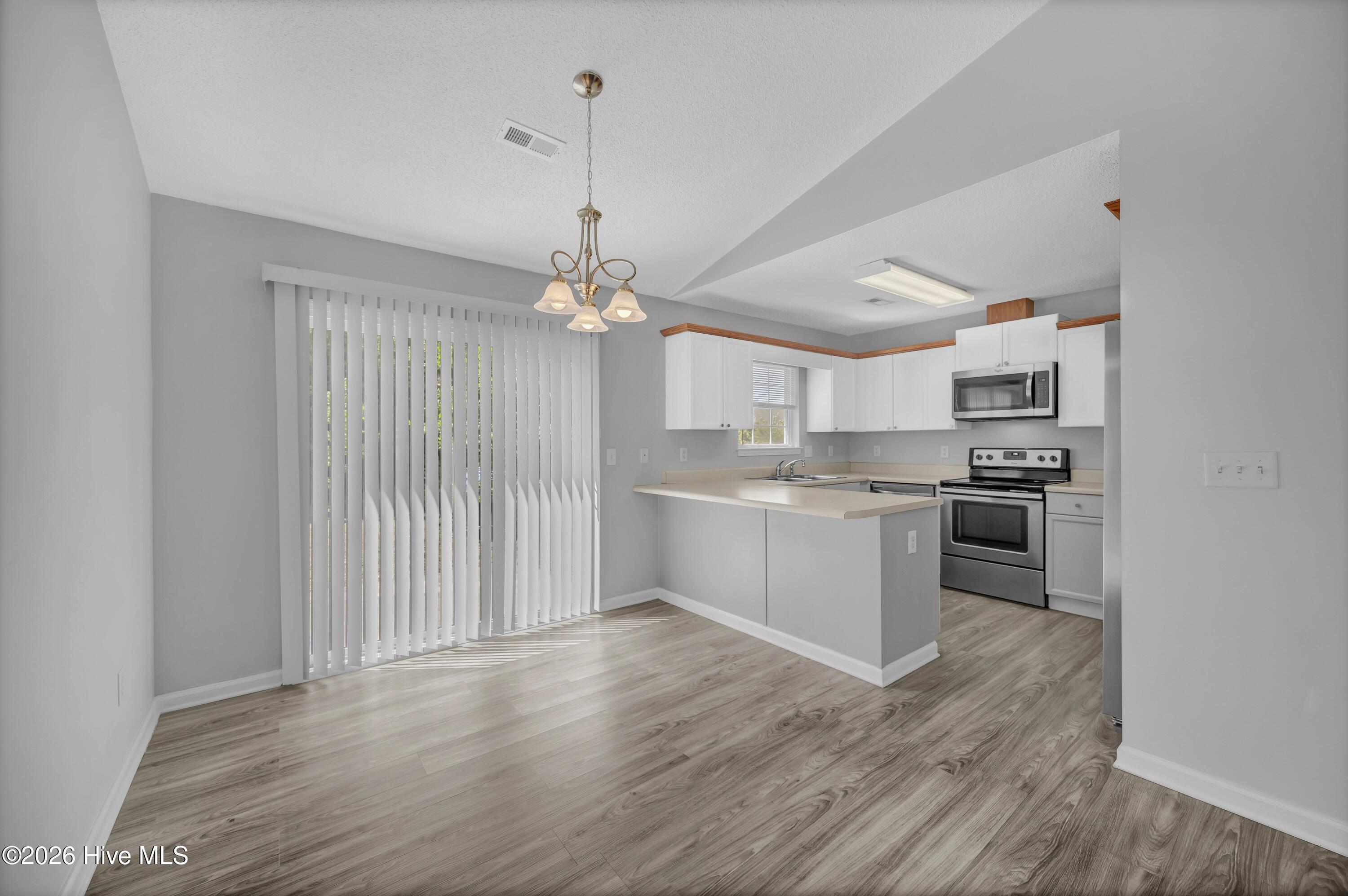 100569436 | Photo 11