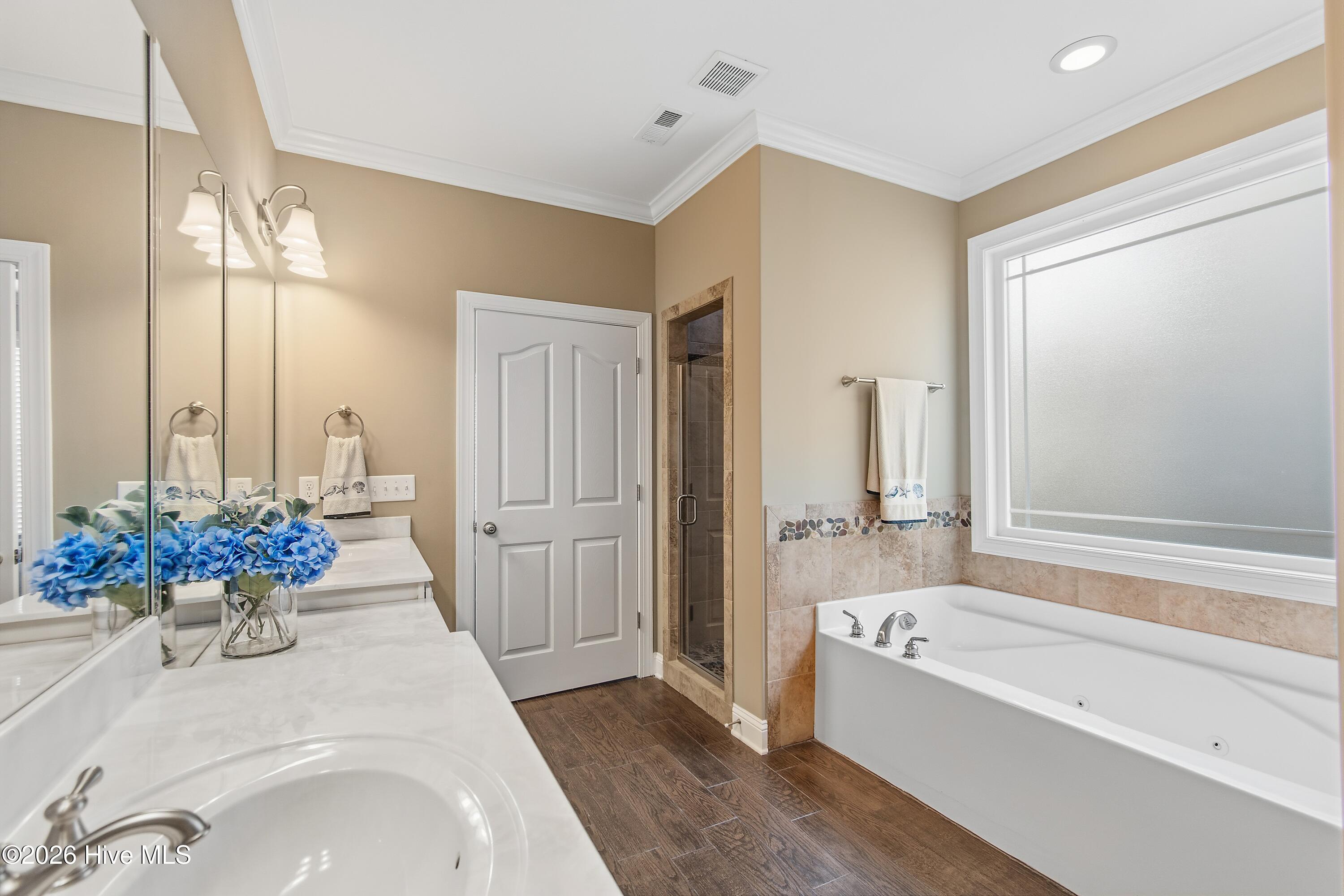 100563777 | Photo 24