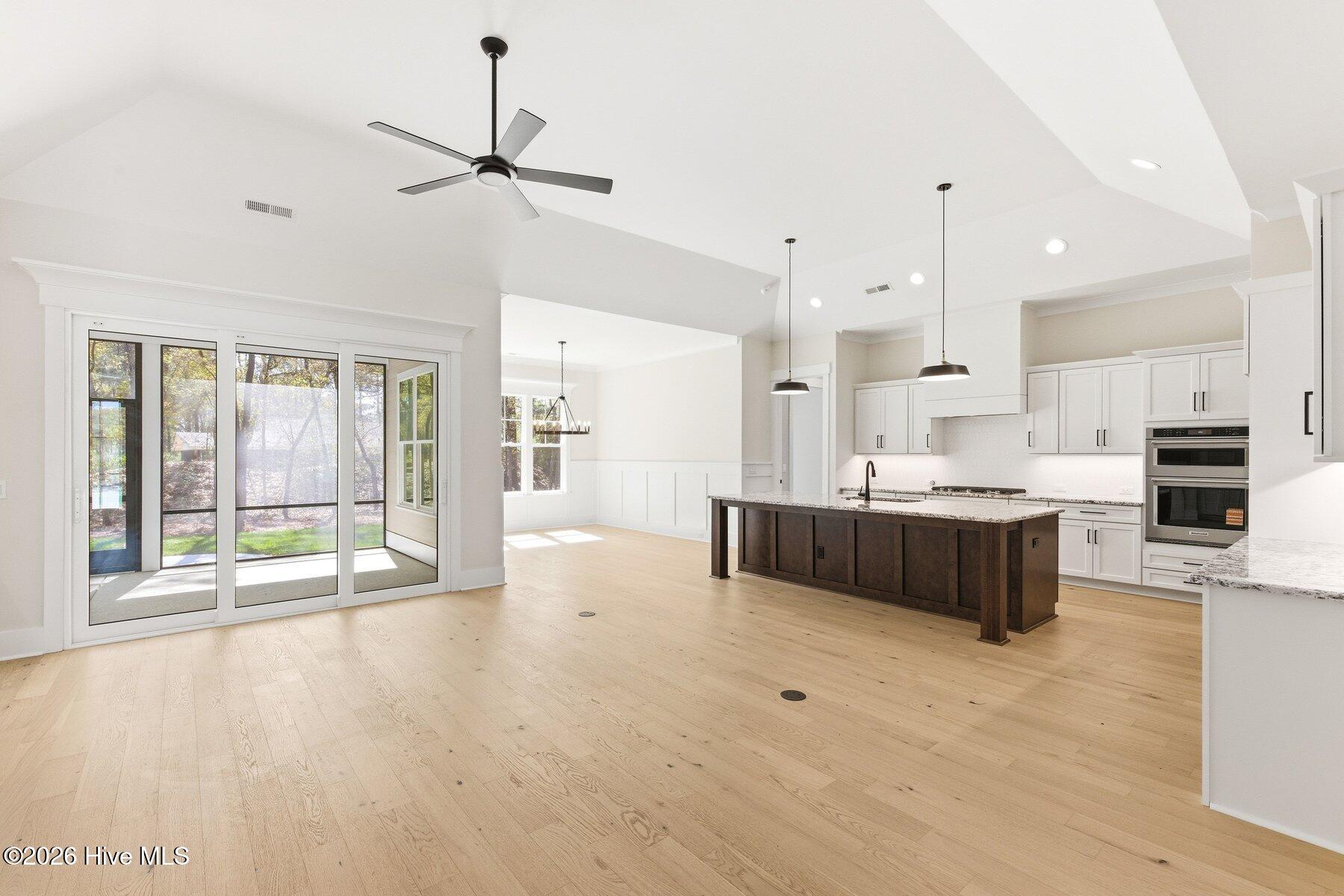 100541579 | Photo 12