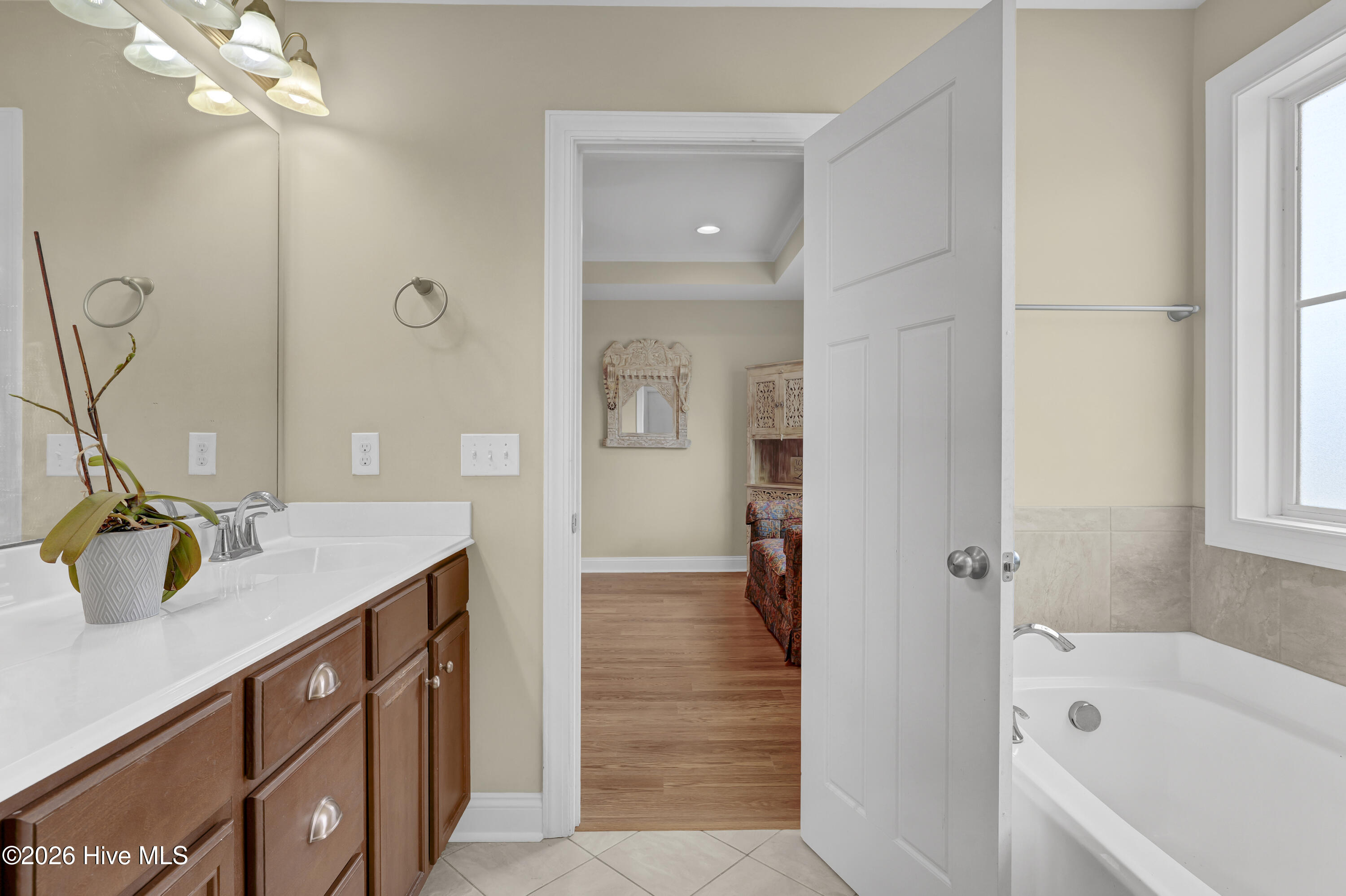 100565660 | Photo 22