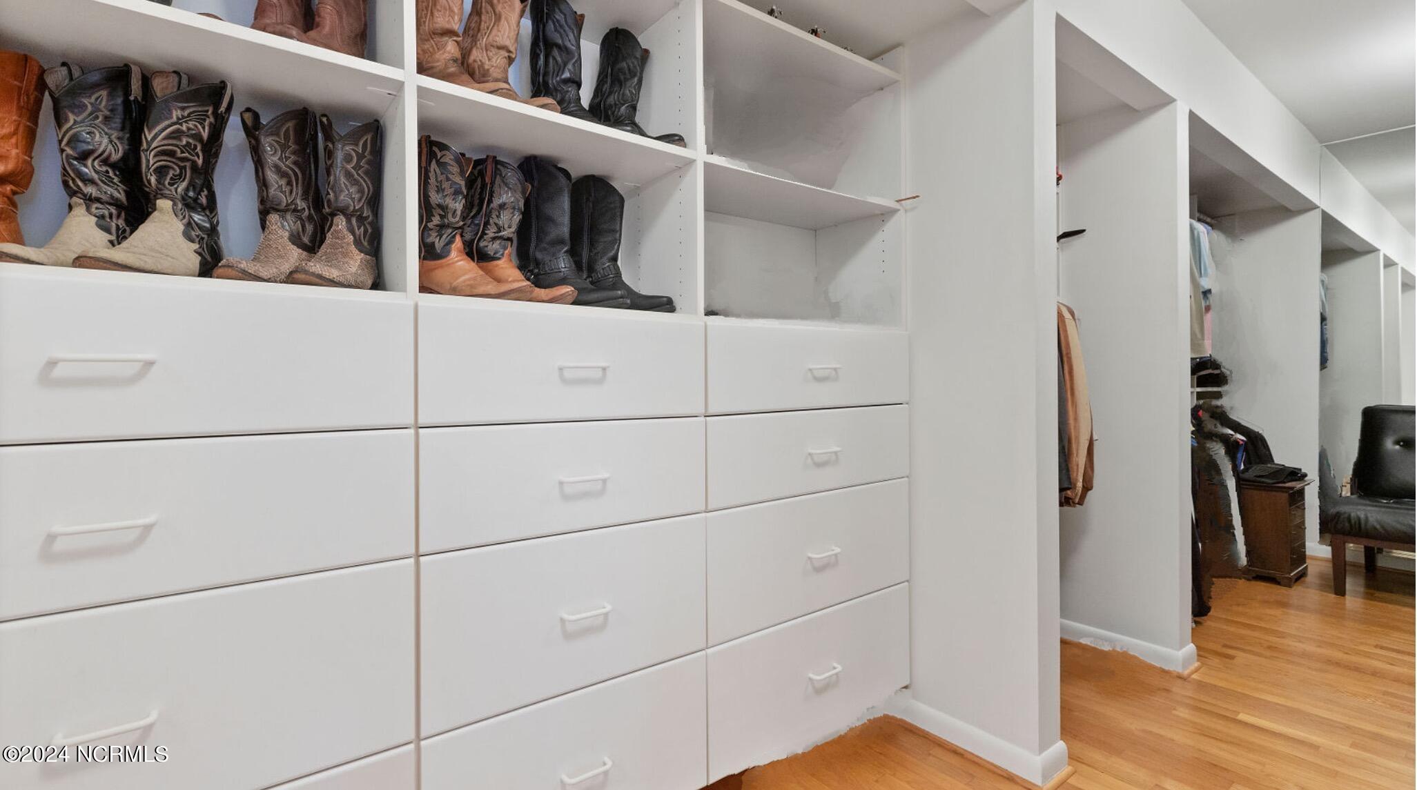 100463801 | Photo 37