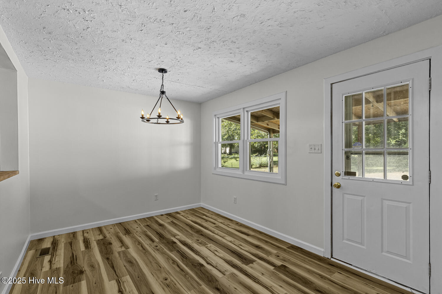 100531515 | Photo 11