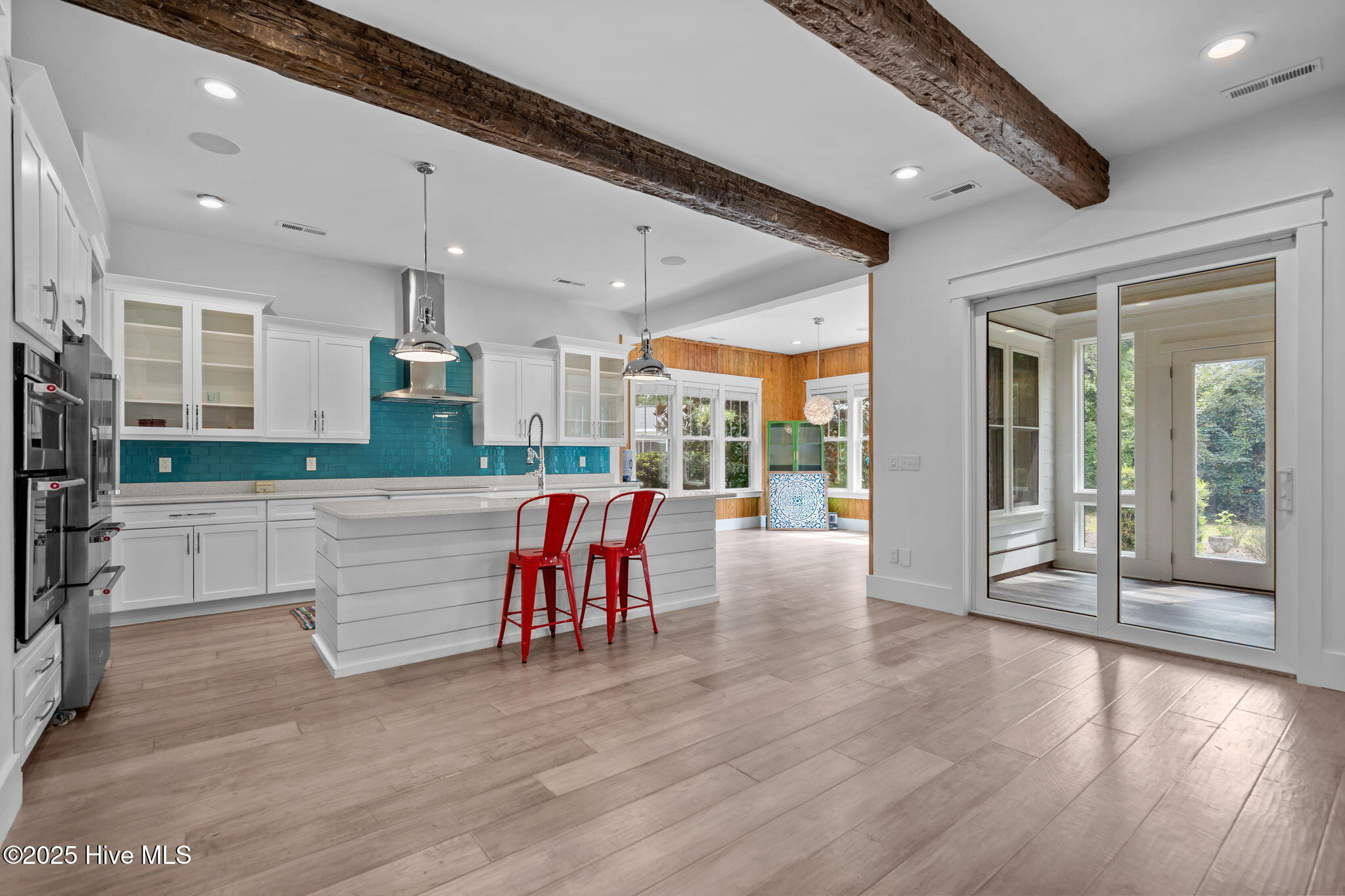 100532333 | Photo 22