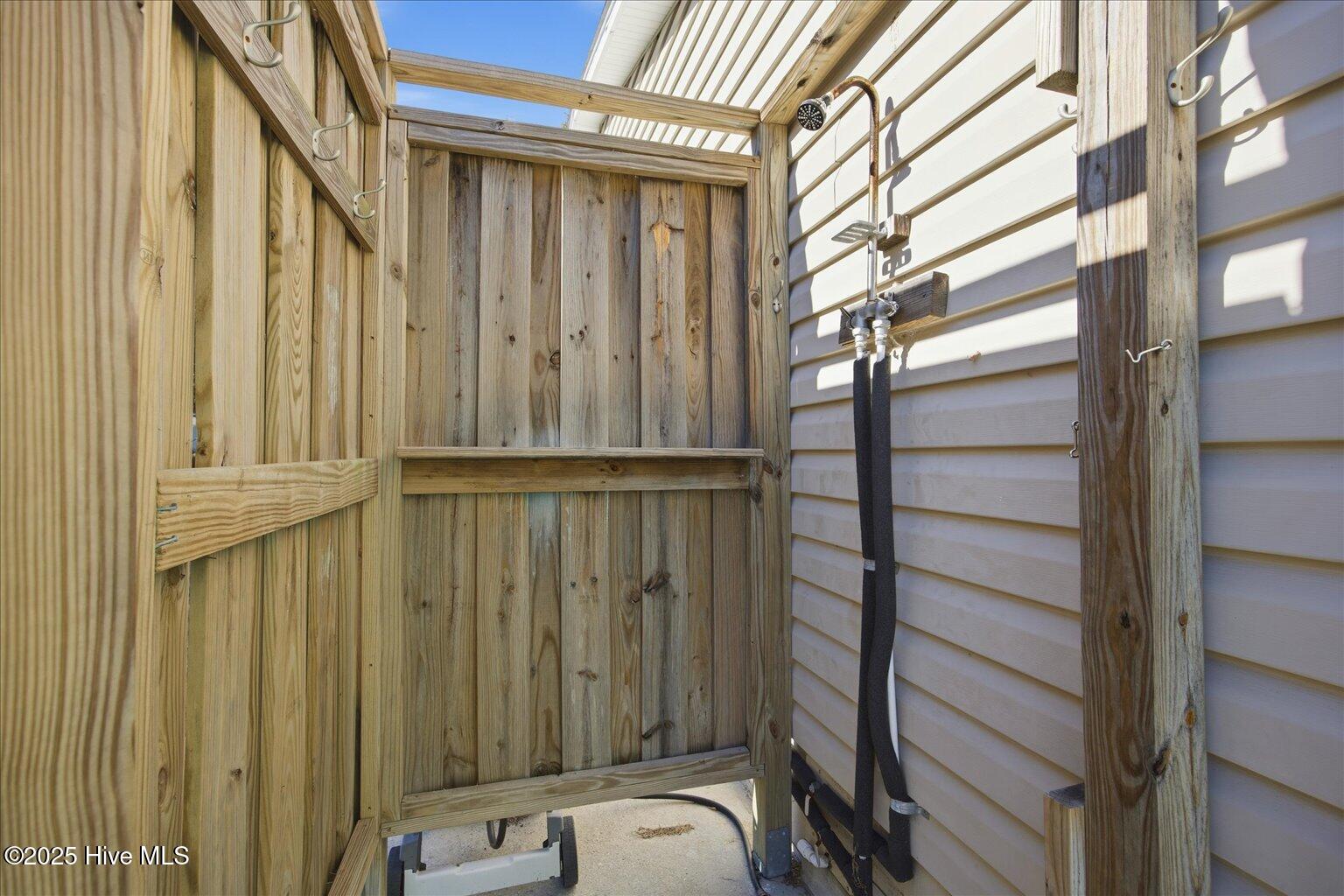 100546688 | Photo 40