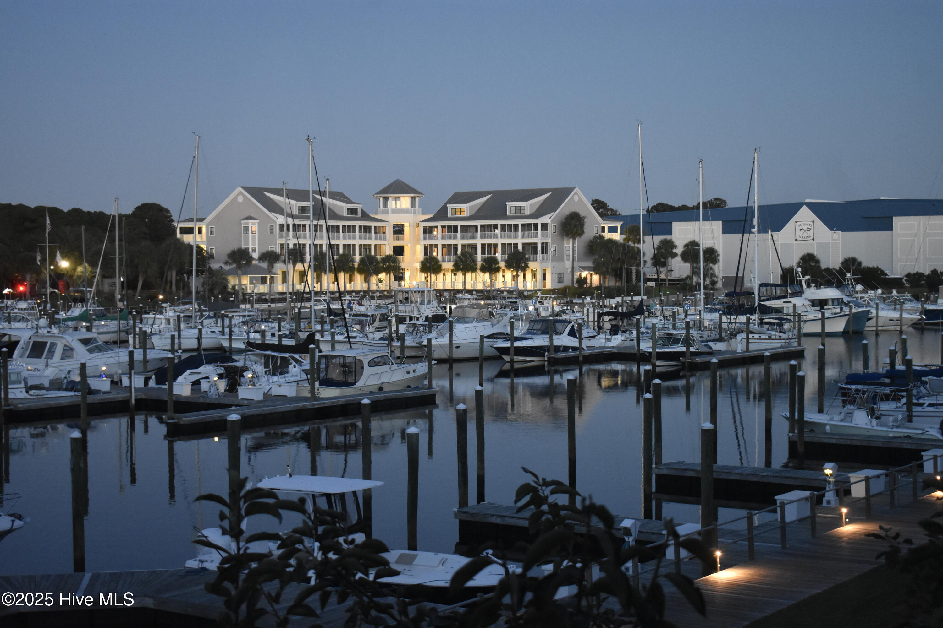 100530438 | Photo 11