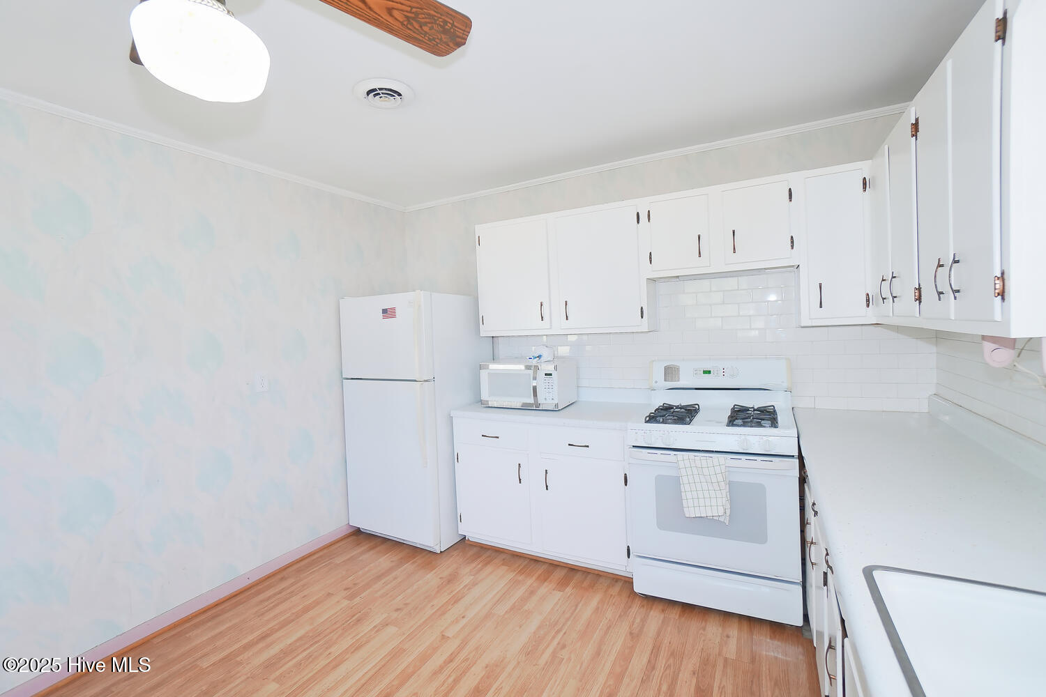 100534449 | Photo 18