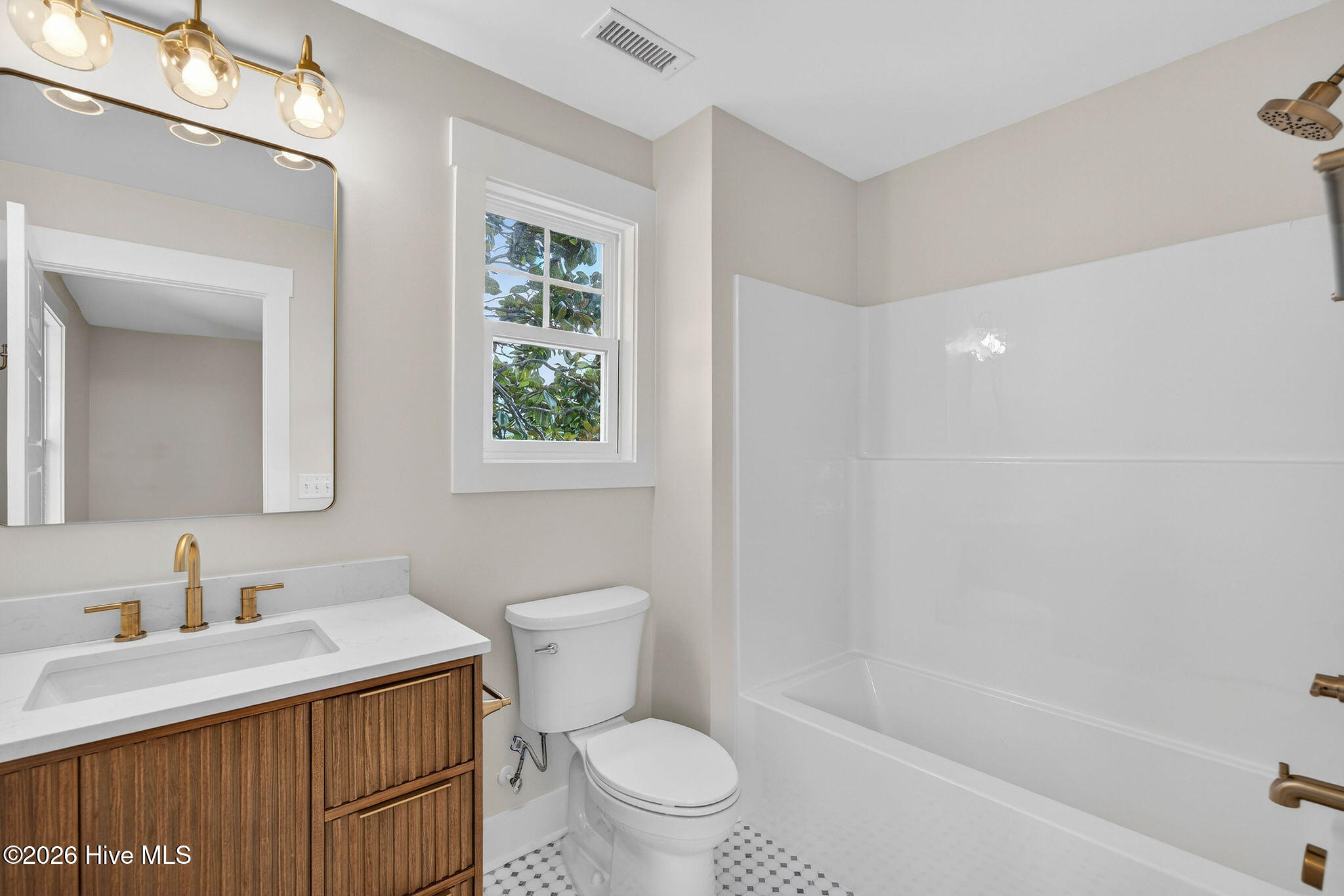 100542142 | Photo 26