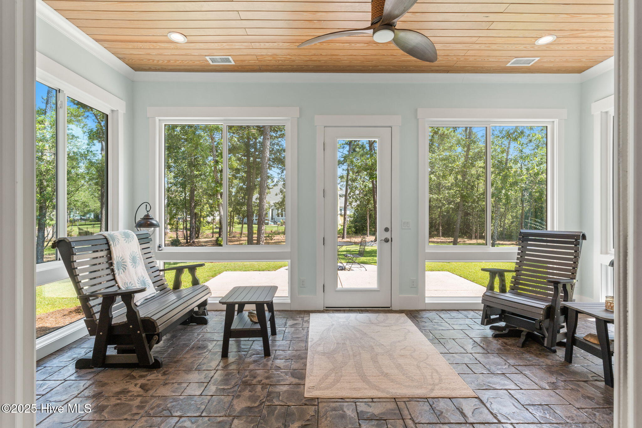 100516887 | Photo 26