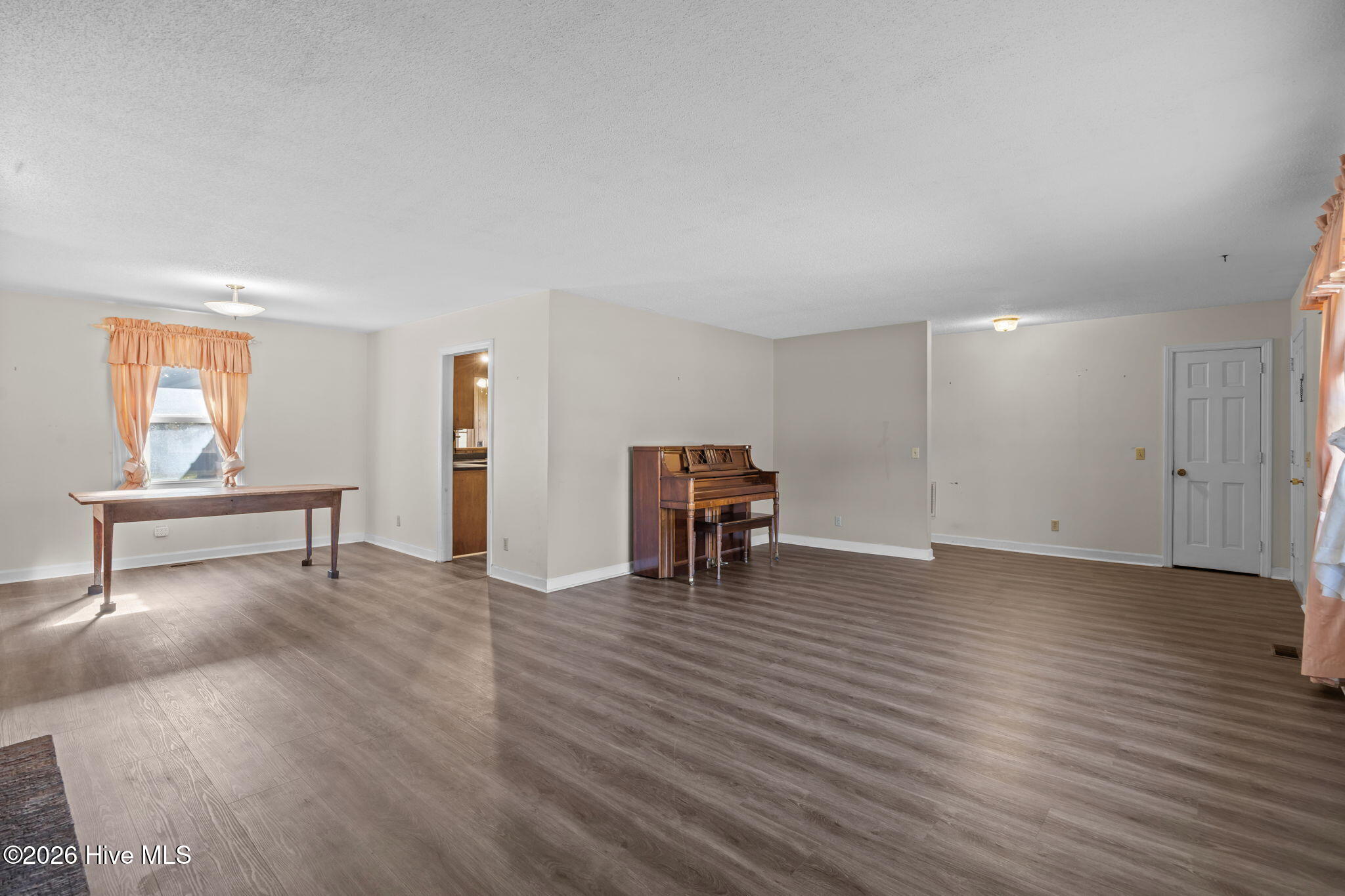 100559935 | Photo 15