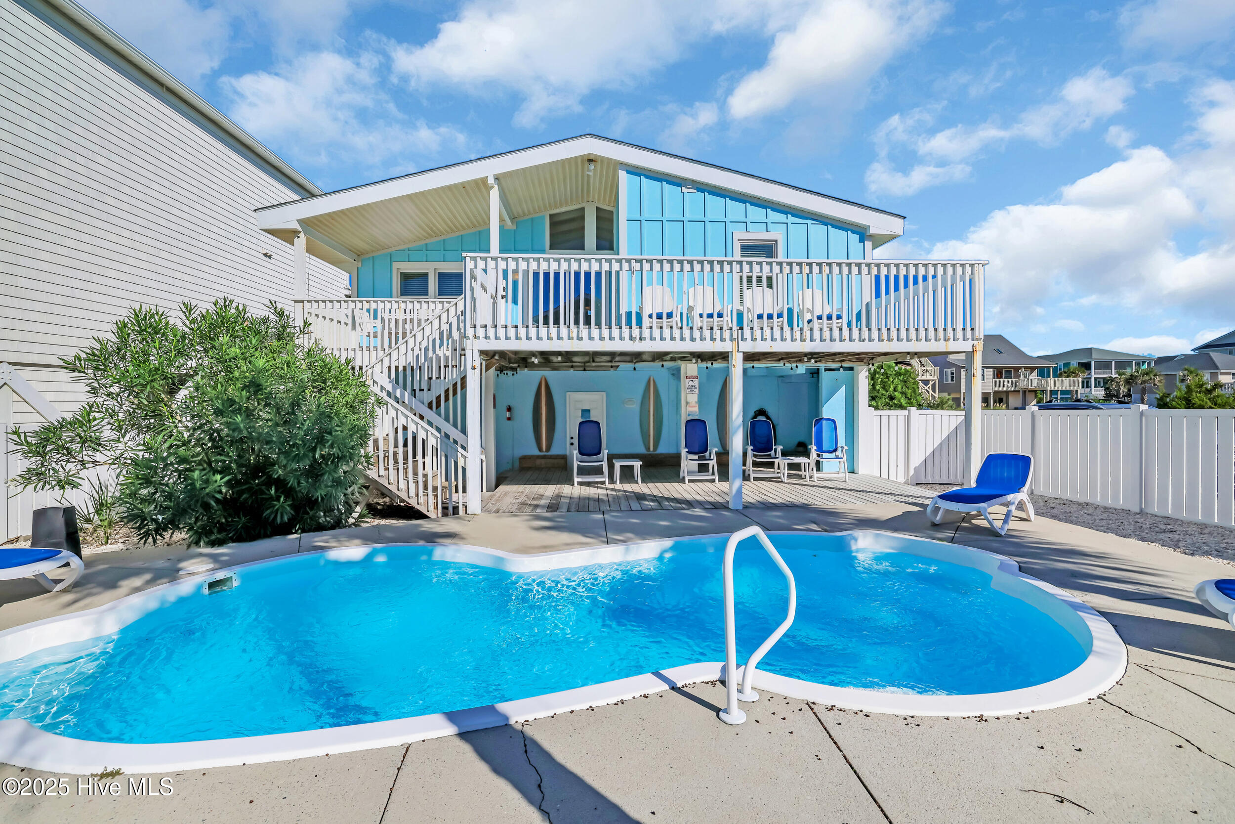 100536286 | Photo 57