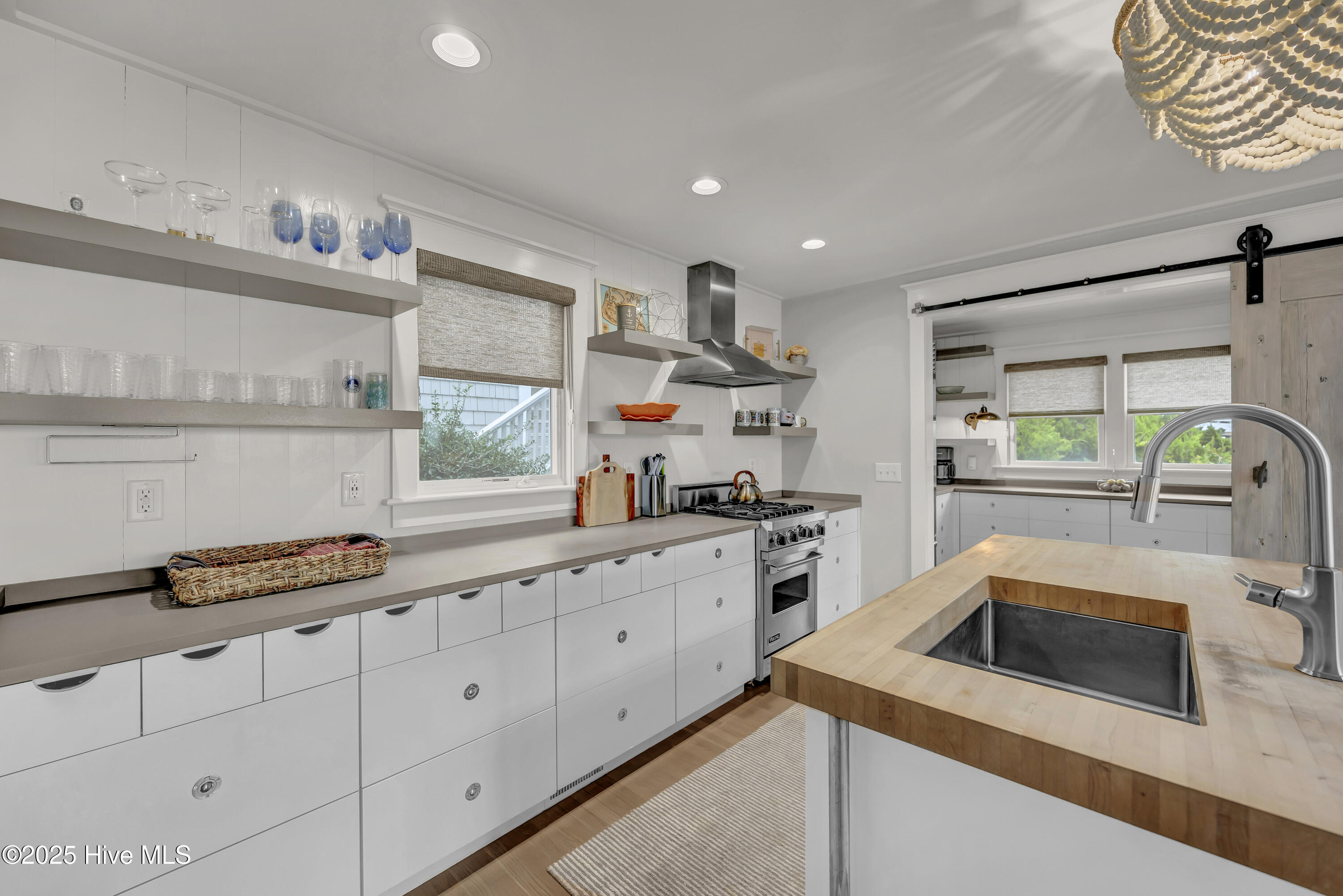 100536845 | Photo 13