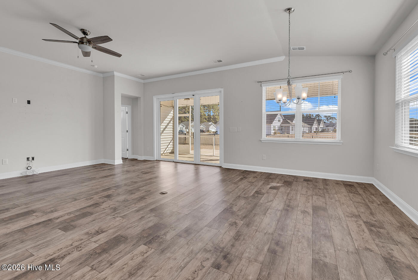 100555592 | Photo 15