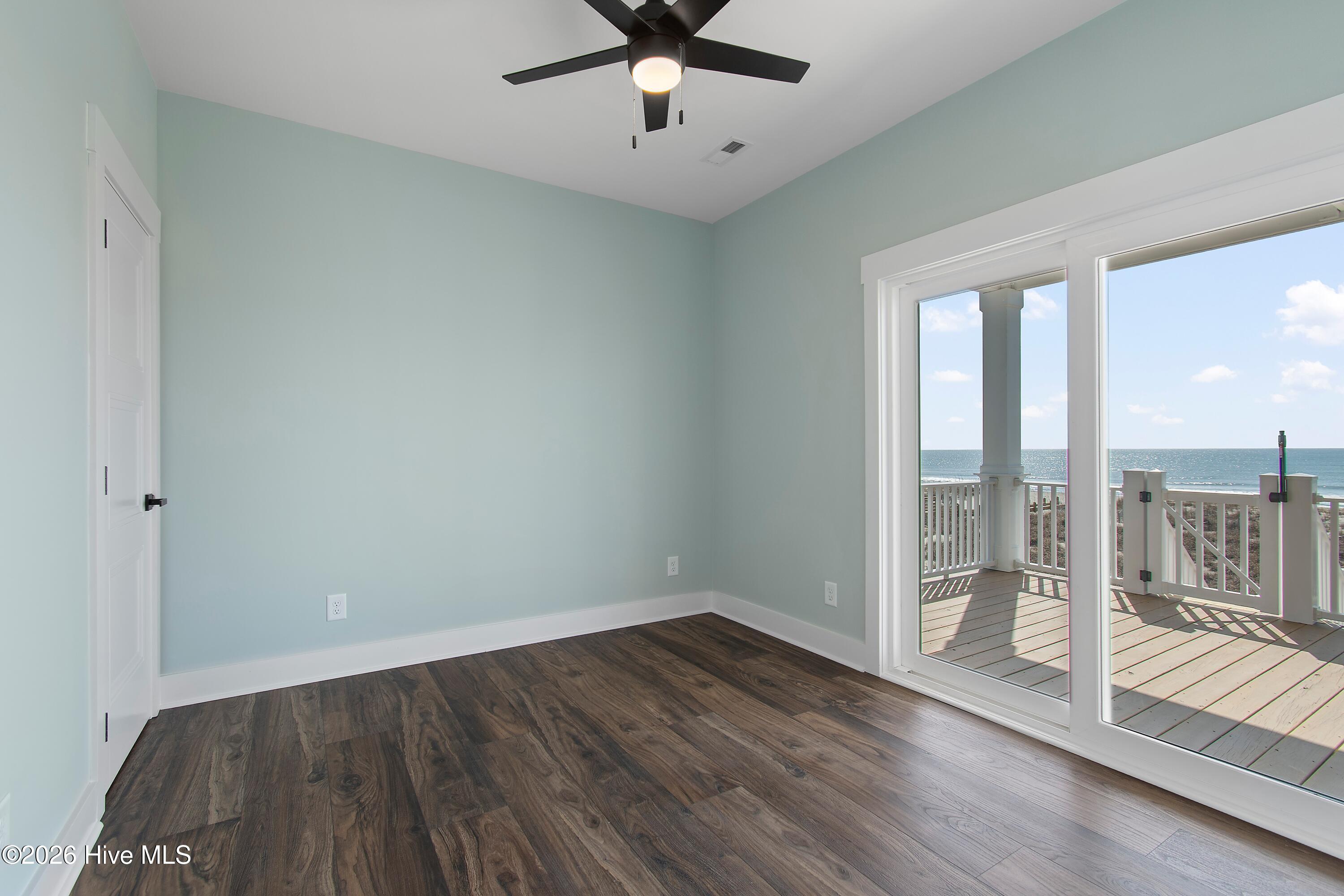 100525710 | Photo 50