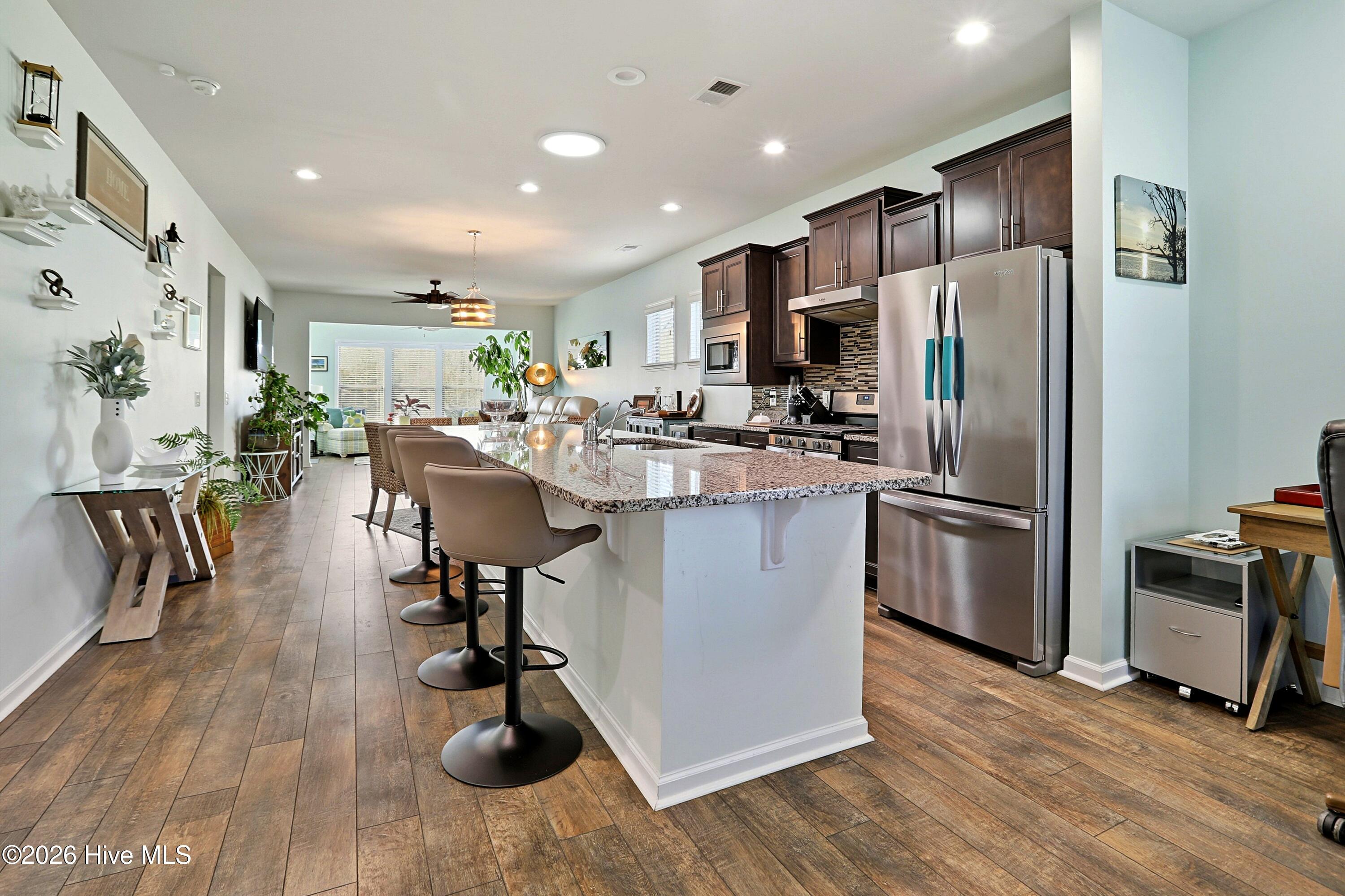 100549696 | Photo 17