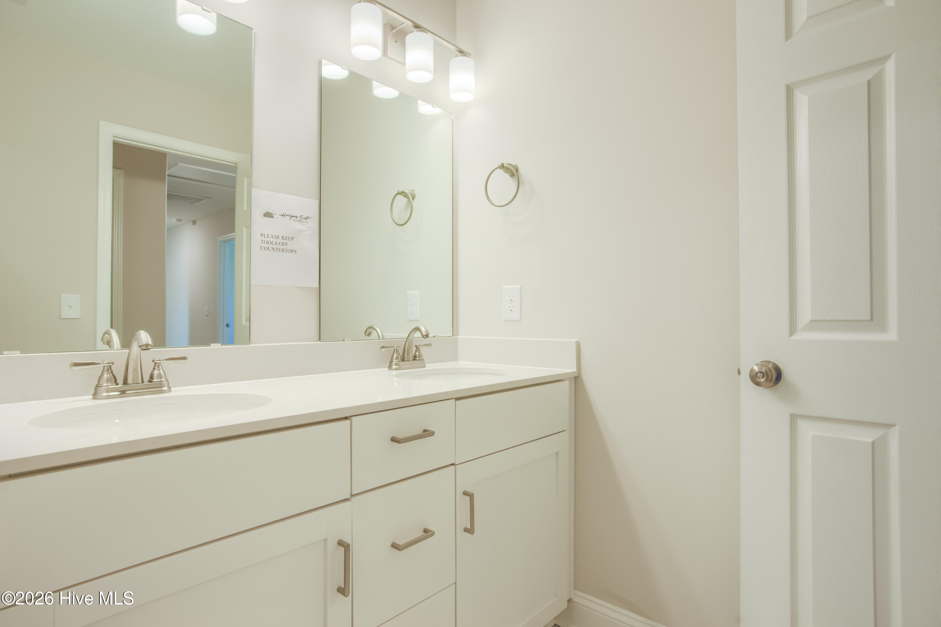 100560364 | Photo 21