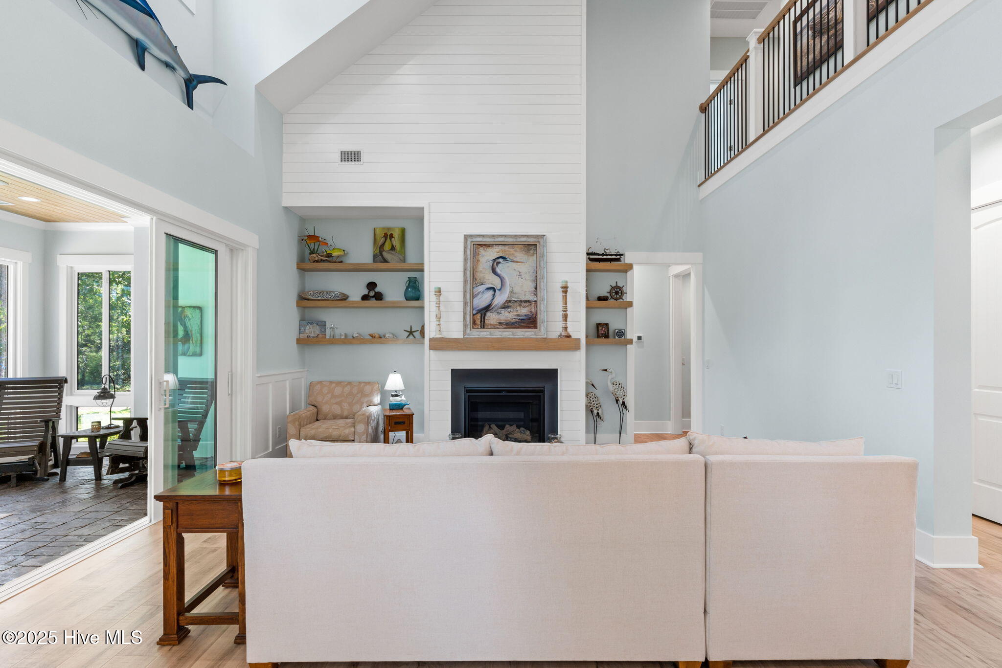 100516887 | Photo 23